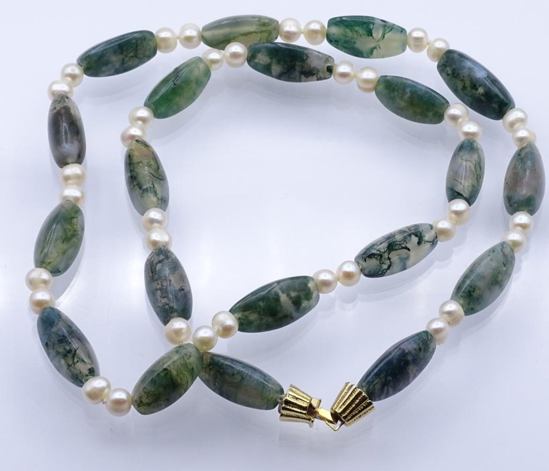 Halskette mit Perlen und Achat?,verg.Verschluss,ca.L- 68cm, 85gr.- - -22.61 % buyer's premium on the
