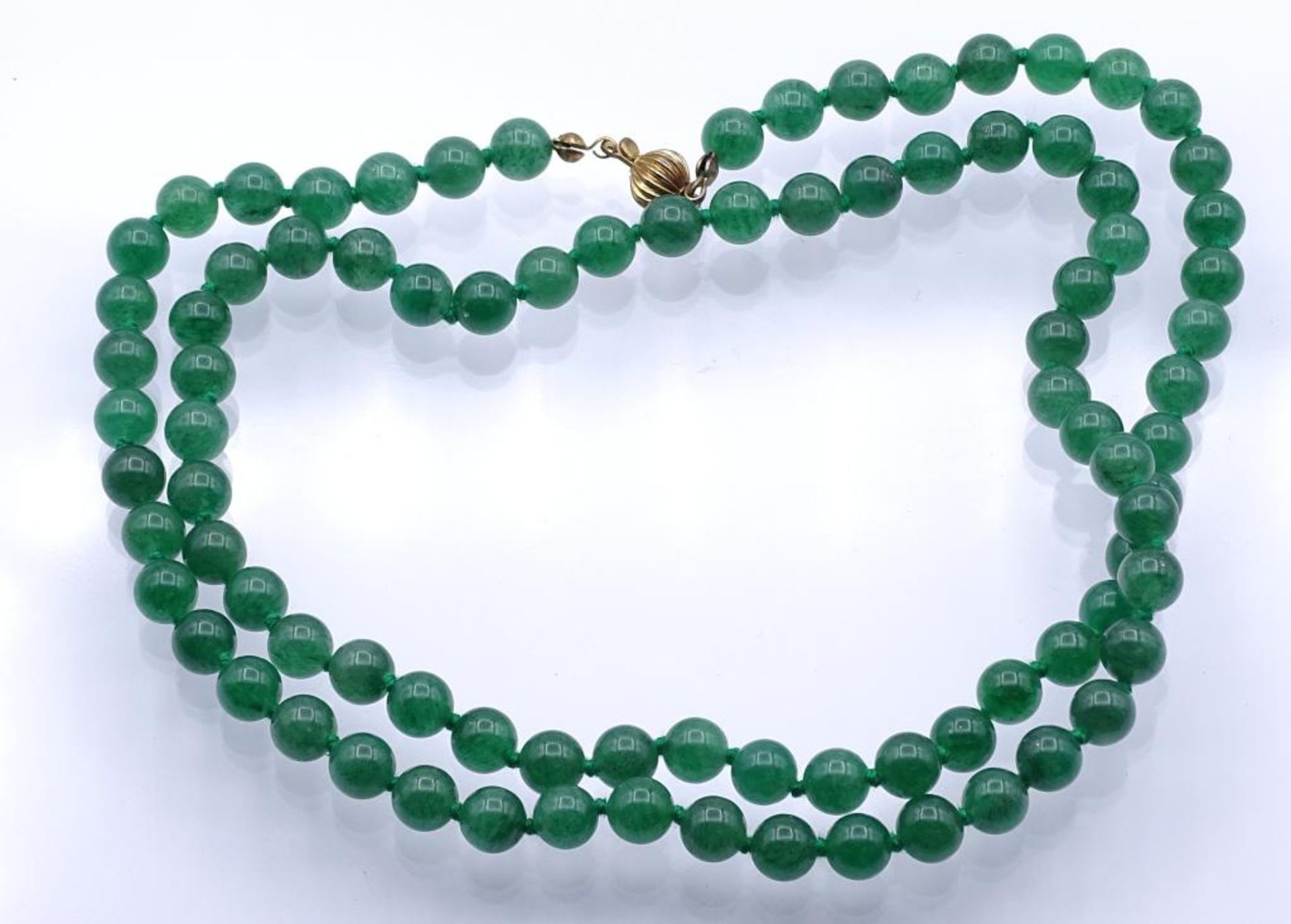 Kugelförmige Halskette, Jade?,verg.Verschluss,ca.L- 80cm, 61gr- - -22.61 % buyer's premium on the