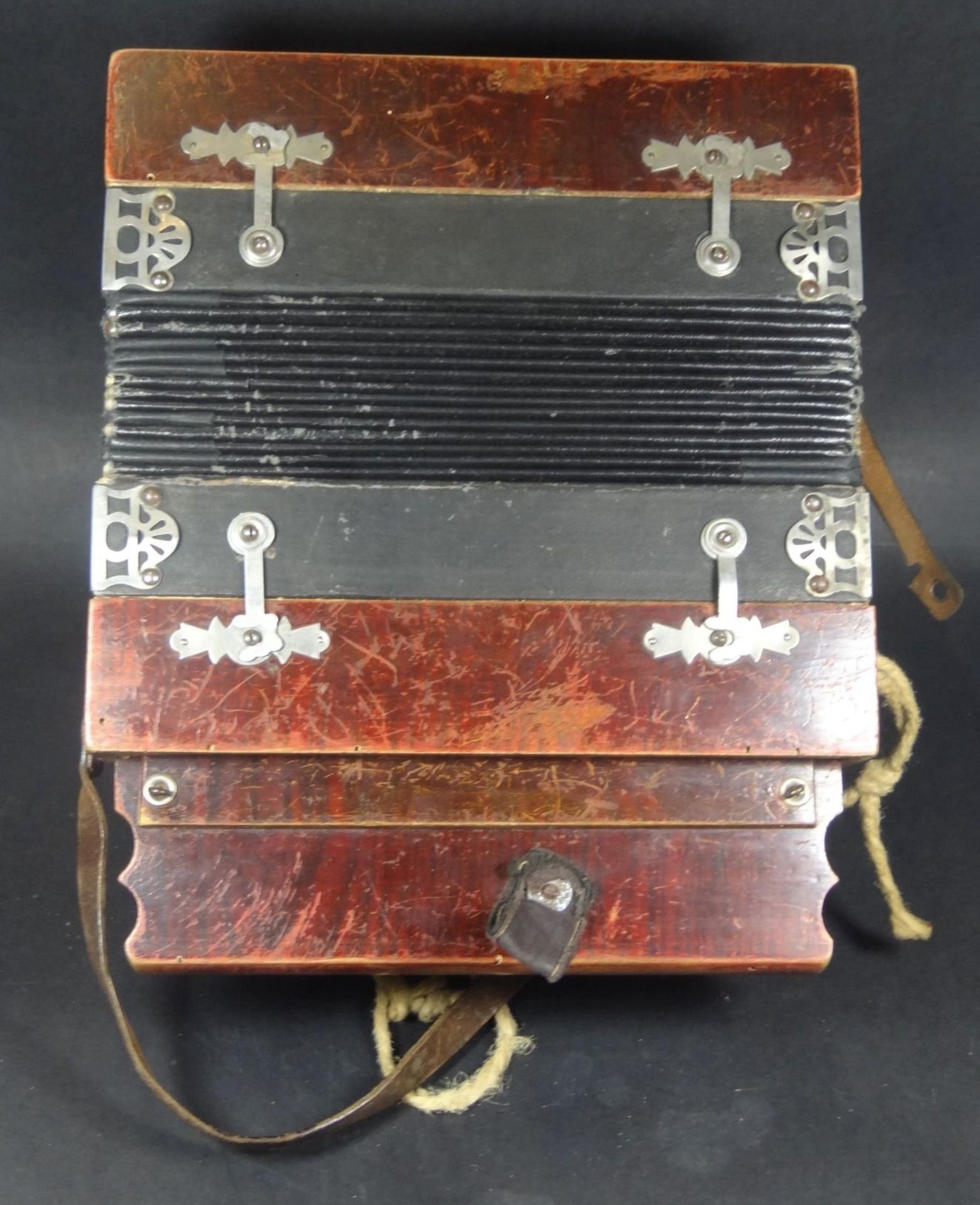 Knopfakkordeon Berna-Harfe um 1920, Alters-u. Gebrauchsspuren, H-28 cm, wohl spielbereit- - -22.61 % - Bild 6 aus 7