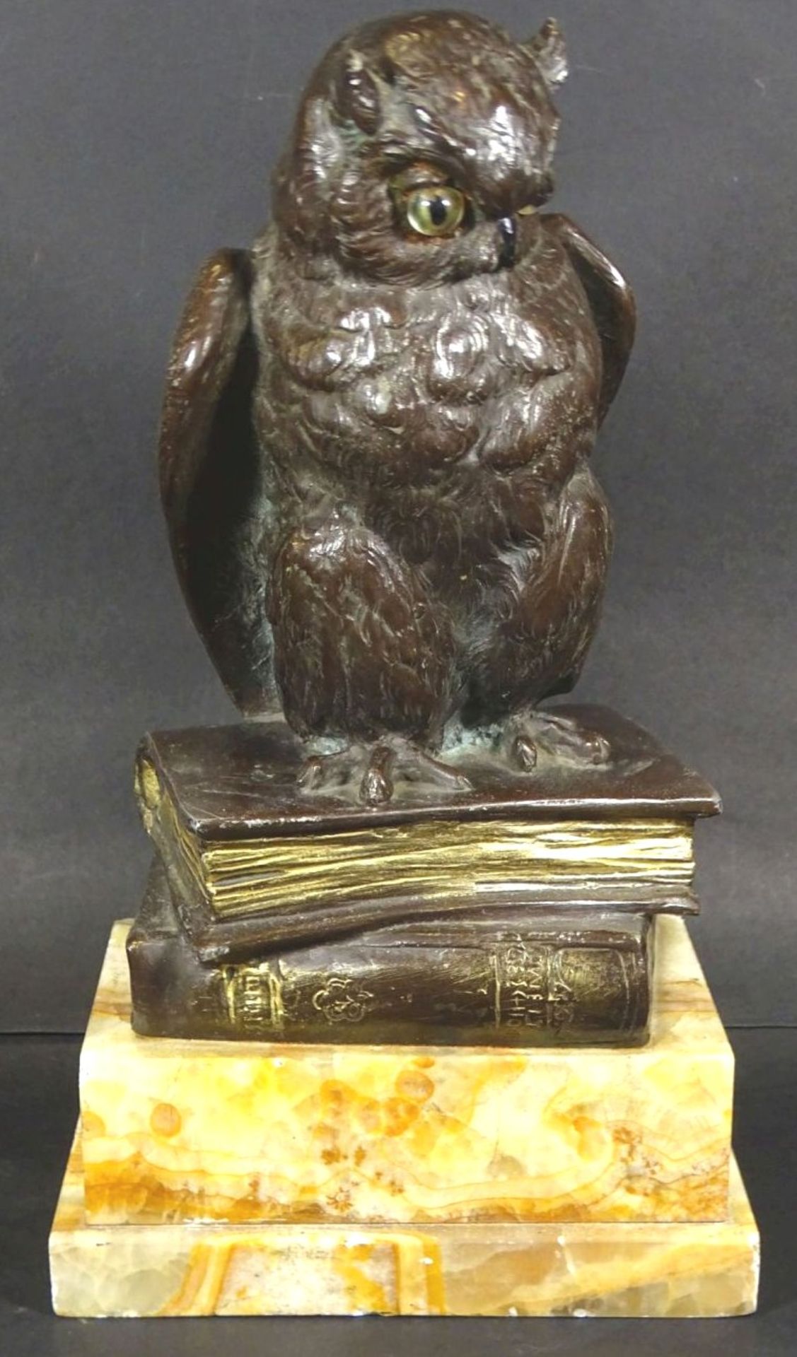 Schwarz, signierte Bronze "Eule auf Bücher" Marmorsockel, H-30 cm, 11x16 cm, 6,3 kg- - -22.61 %