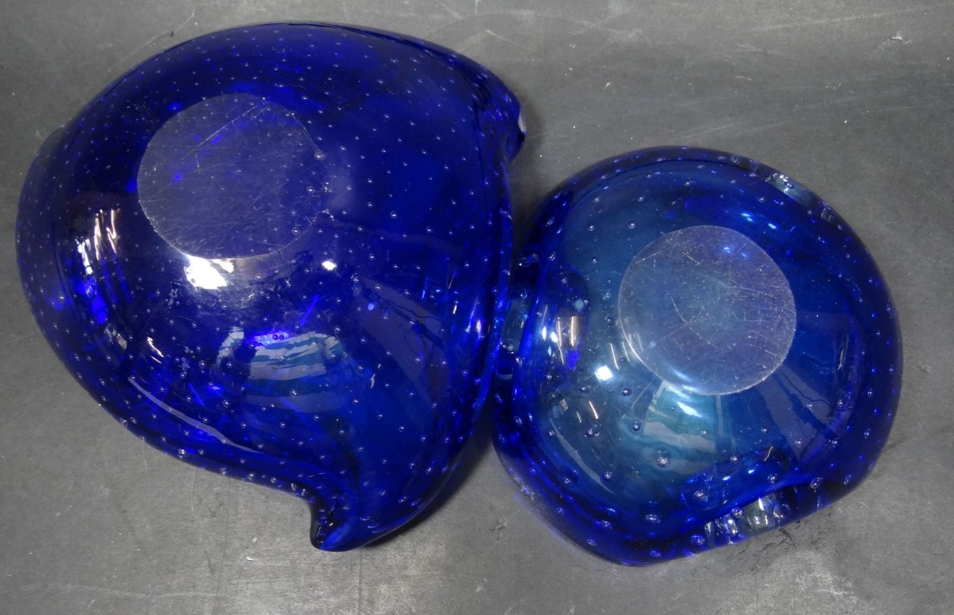 2x blaue Aschenbecher, Murano, D-10 und 14 cm- - -22.61 % buyer's premium on the hammer priceVAT - Bild 3 aus 3