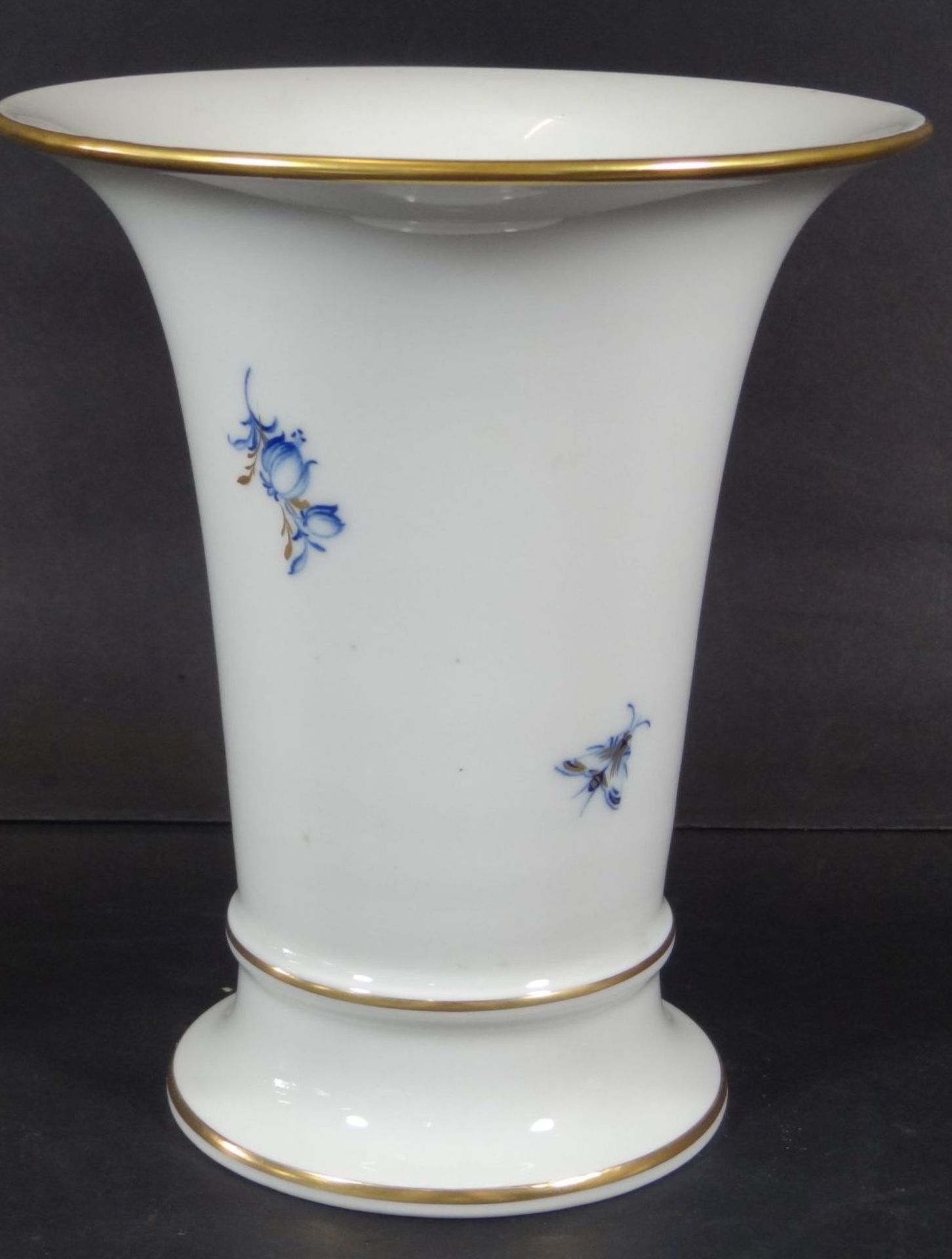 Vase "Meissen" Aquatinta mit Gold, SDchwertermarke, H_16 cm- - -22.61 % buyer's premium on the - Bild 2 aus 4