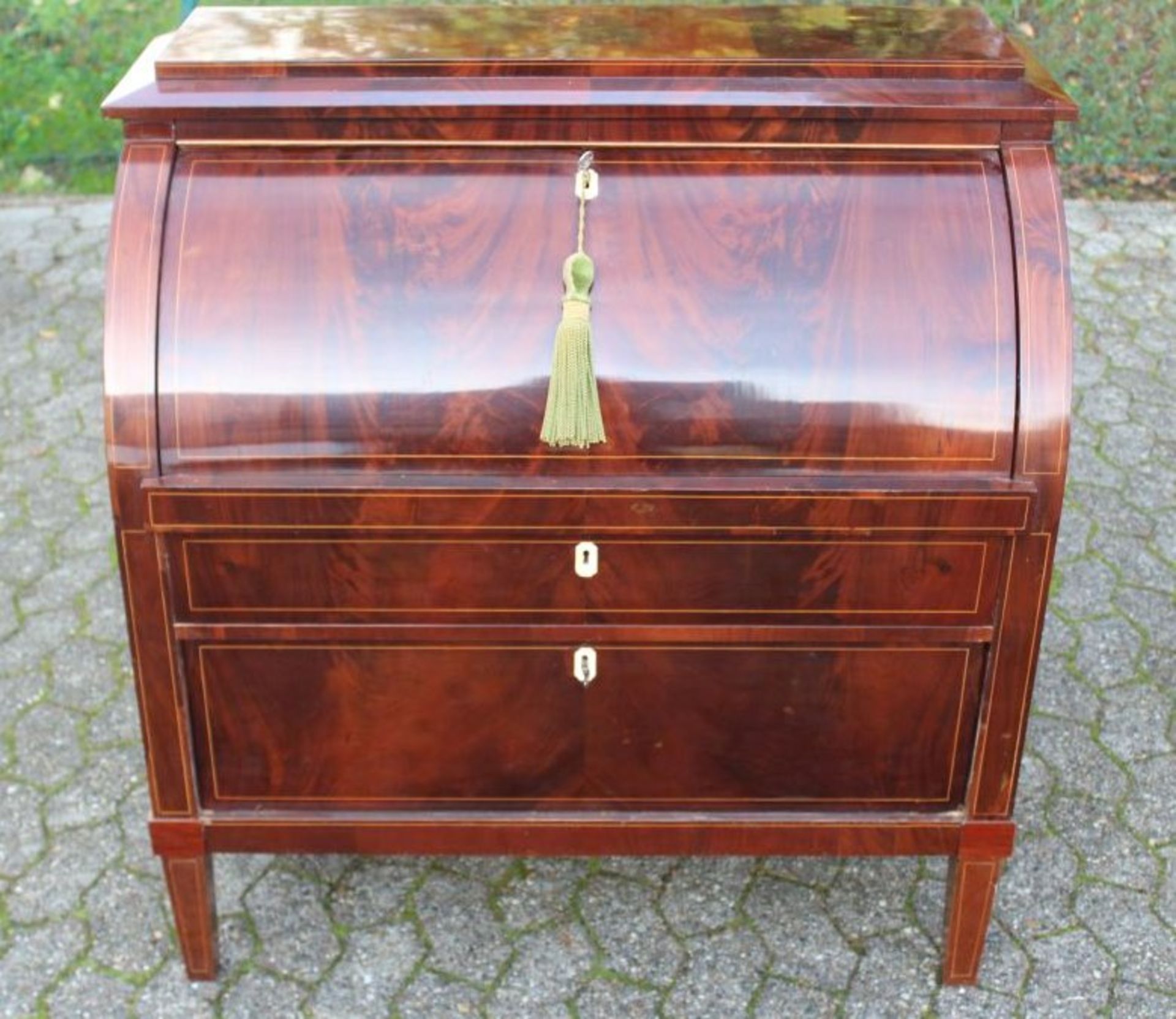 Biedermeier-Zylinderbüro, Mahagoni, Fadenintarsien, schönes Innenleben, guter Zustand, H-108cm B-