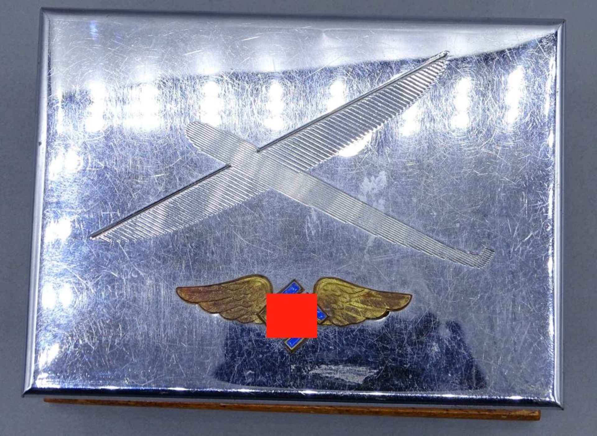 Deckeldose mit Fliegersymbol und Hoheitszeichen,versilbert,H- 5,0cm, 13x9,5cm- - -22.61 % buyer's - Bild 4 aus 4