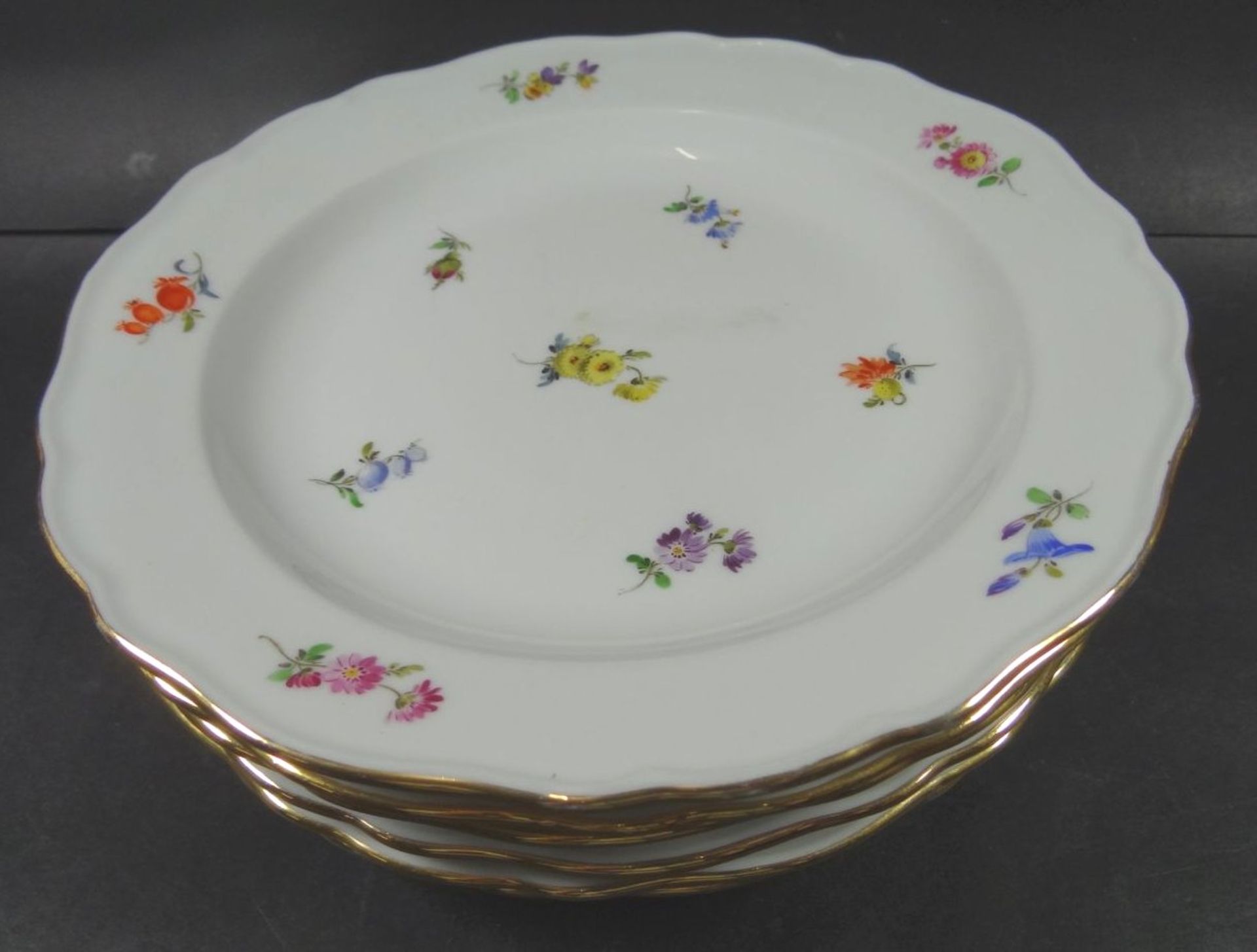 6 Mittel- Teller "Meissen" Streublümchen, Scherter durchschliffen, D-90 c- - -22.61 % buyer's