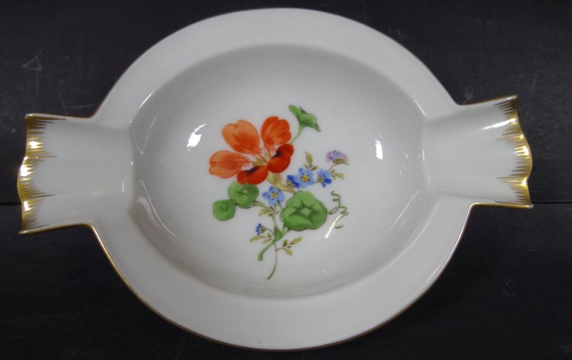 Aschenbecher "Meissen" Feldblumen, 1.Wahl, 14x9 cm, 1.Wahl- - -22.61 % buyer's premium on the hammer