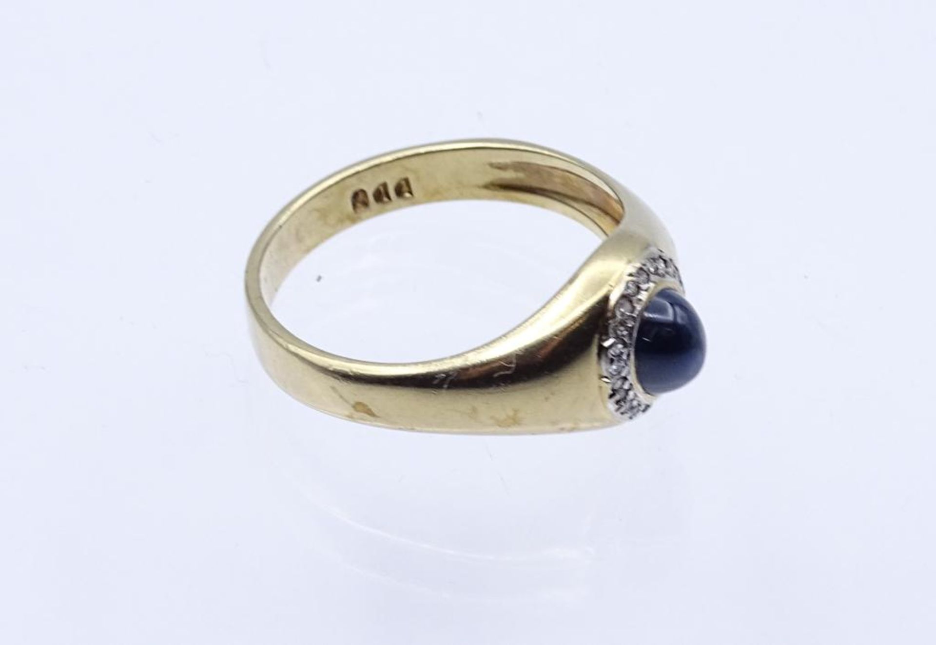 333er GG Ring mit Saphir Cabochon und Diamanten, 3,0gr., RG 57- - -22.61 % buyer's premium on the - Bild 3 aus 4