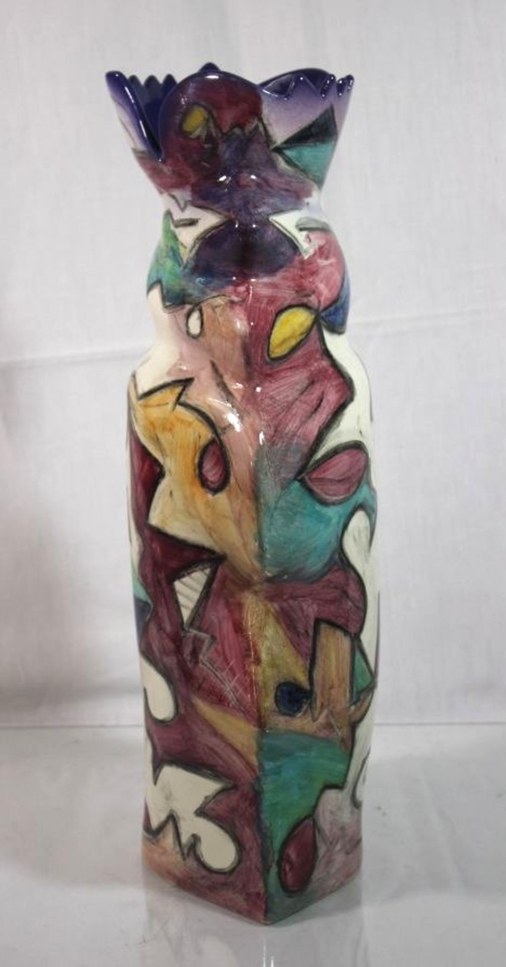 abstrakte Kunstkeramik-Vase, Harris-Cies, datiert 1998, H-40cm.- - -22.61 % buyer's premium on the - Bild 2 aus 4