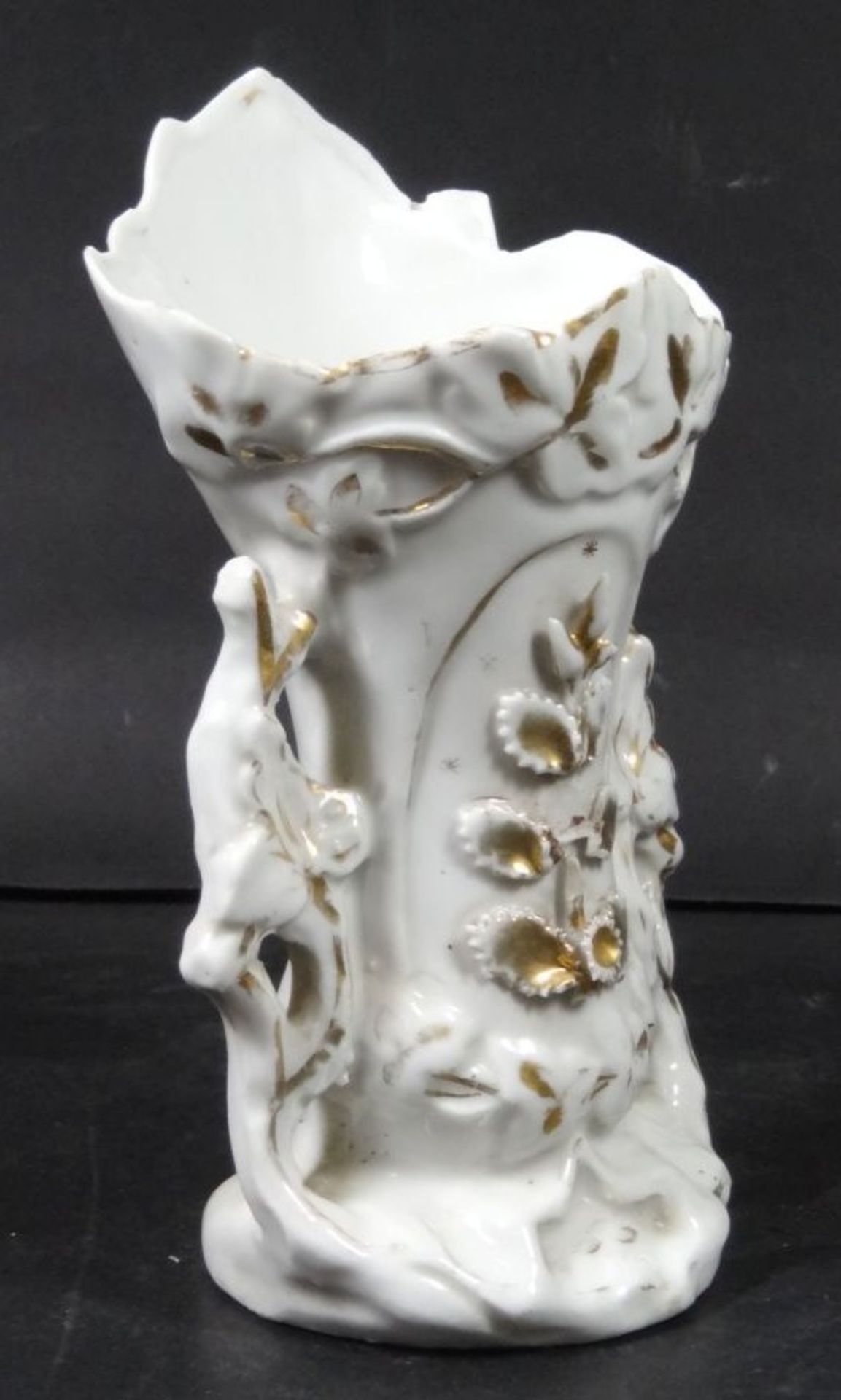 kl. Biedermeier-Vase mit Reliefdekor, Goldstaffage, berieben, H-18 cm, B-11 cm- - -22.61 % buyer's - Bild 2 aus 5