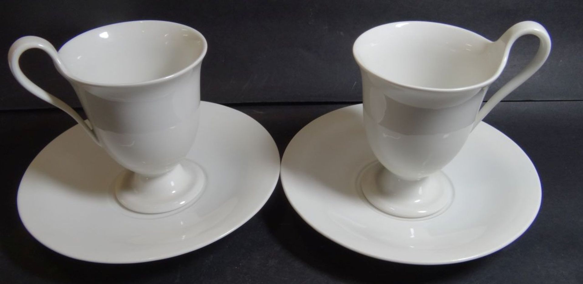 2x Kaffee-Tassen mit U.T. "KPM" Berlin weiss, H-11 cm,- - -22.61 % buyer's premium on the hammer - Bild 2 aus 6