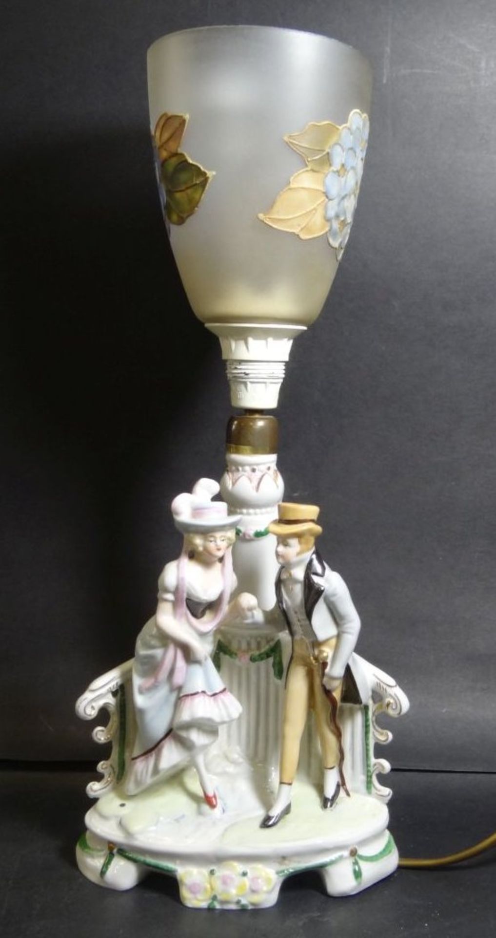 Tischlampe mit figürl. Porzellanstand und Glastrichter, H-36 cm, gut erhalte- - -22.61 % buyer's - Bild 2 aus 10