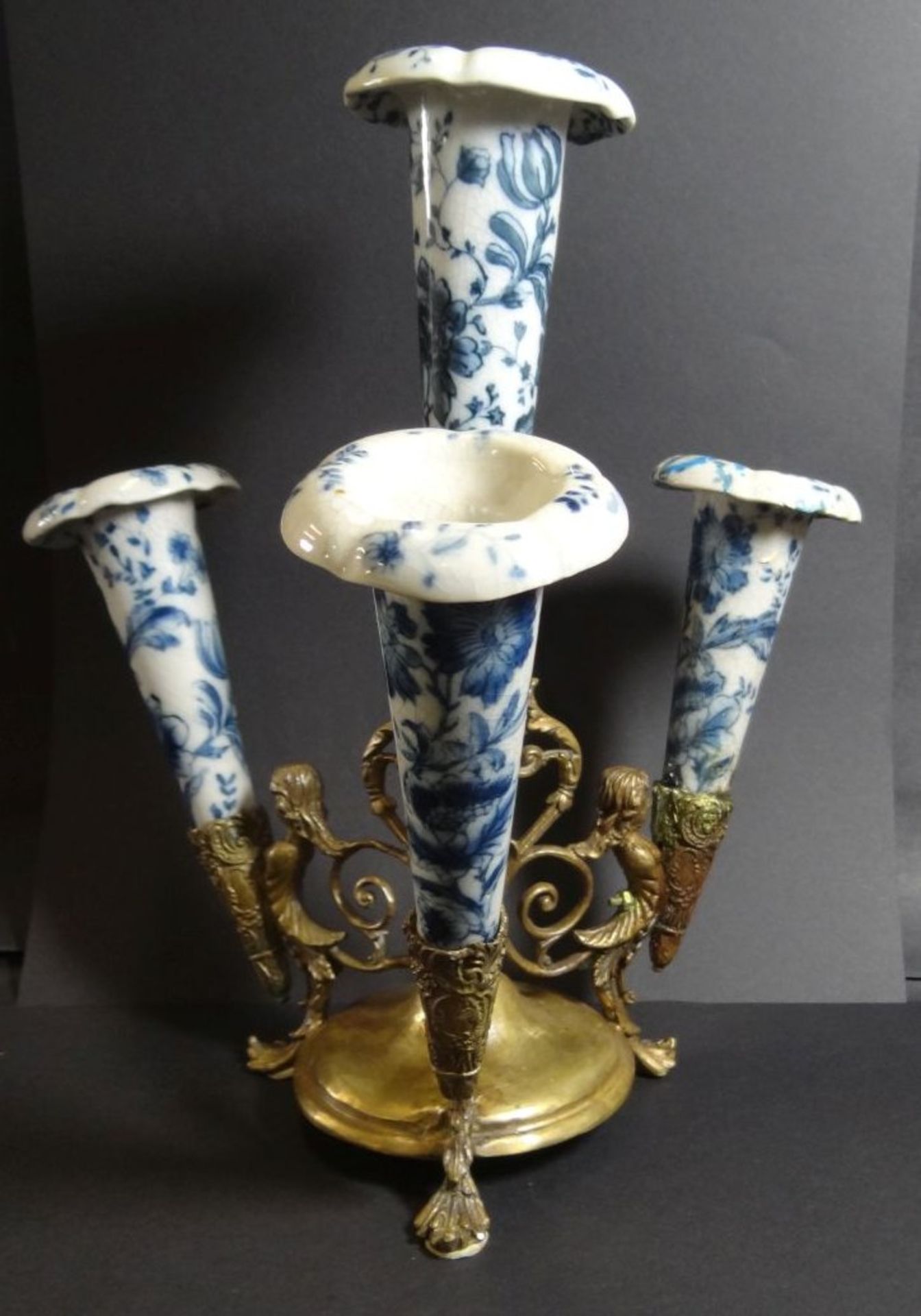 Tischvasen bzw. Kerzenhalter, Keramik in Messinghalter um 1880 mit Meerjungfrauen, Blaumalerei, H-
