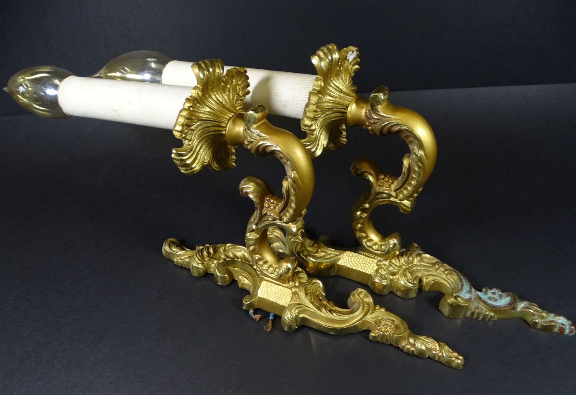 Paar Bronze-Wandlampen, tw. patiniert, H-32 cm- - -22.61 % buyer's premium on the hammer priceVAT