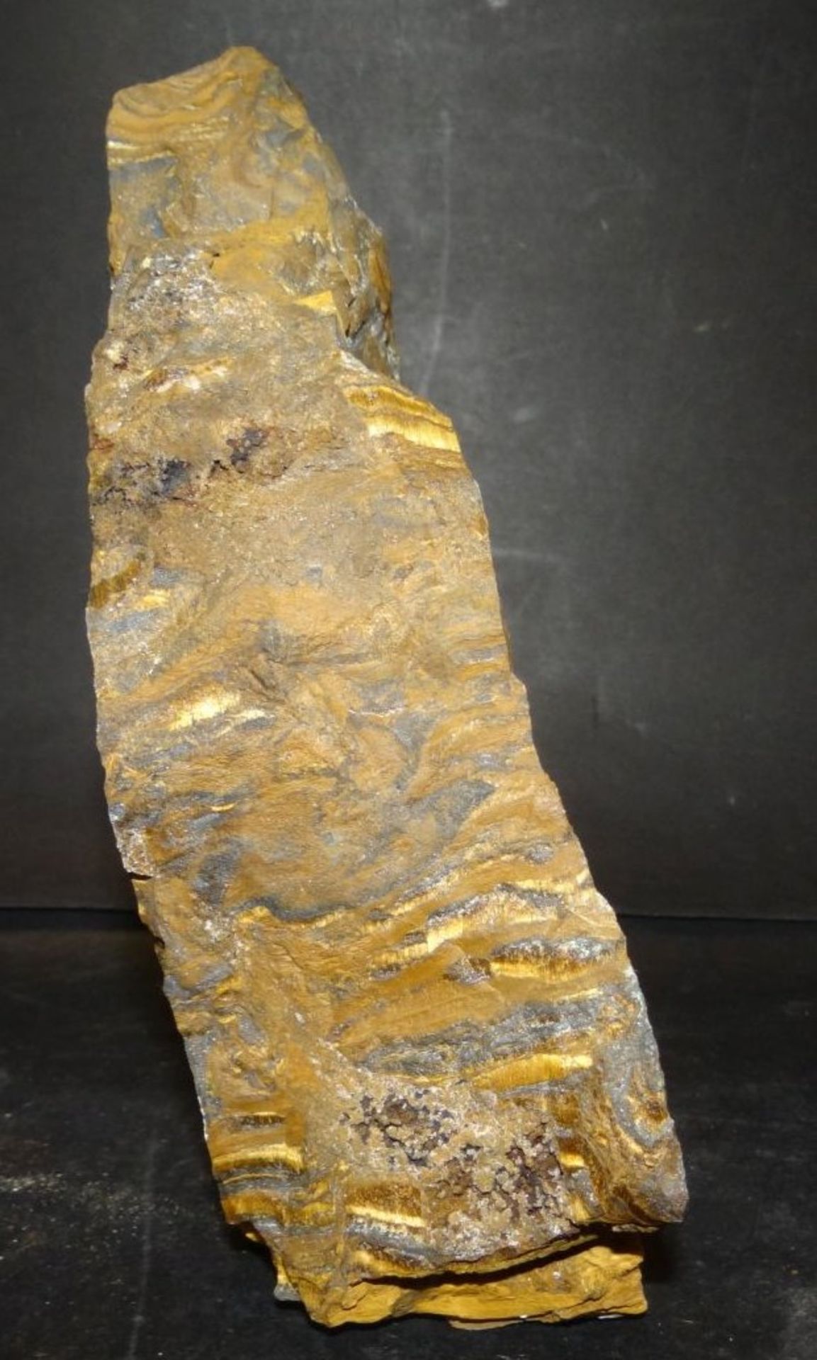 grosses Stück Mineral?, 19x13 cm, 2,5 k- - -22.61 % buyer's premium on the hammer priceVAT margin - Bild 3 aus 3