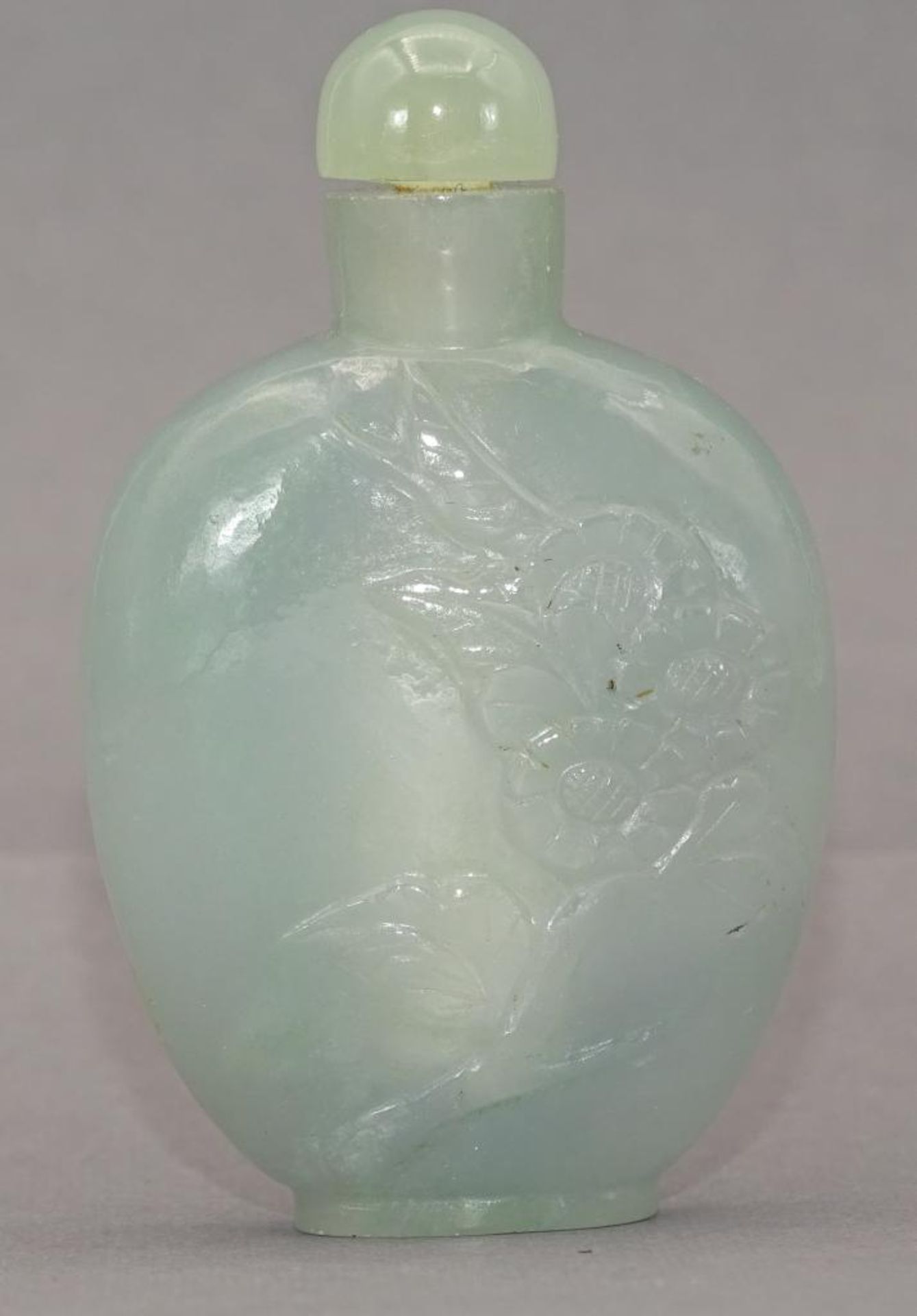 kl. Snuff Bottle,wohl Jade, China, h-6 cm, B-3,5 cm- - -22.61 % buyer's premium on the hammer - Image 3 of 8