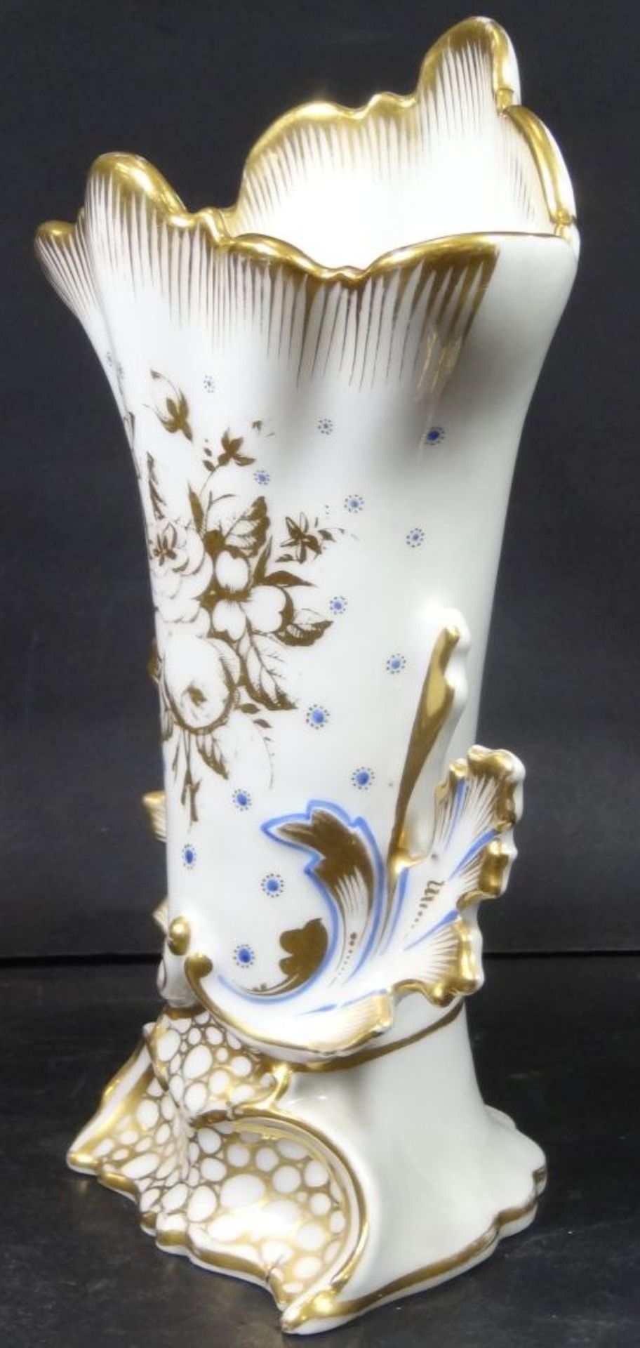 Biedermeier-Vase, mit Golddekor, leicht berieben, H-23 cm, B-15 cm- - -22.61 % buyer's premium on - Bild 5 aus 6