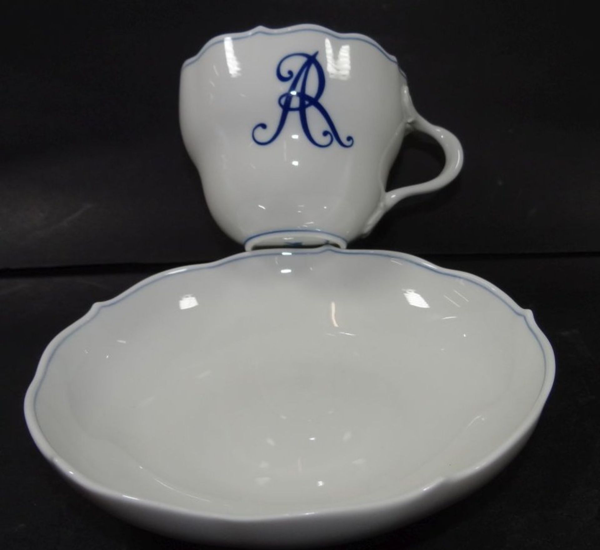 Meissen Tasse mit U.T., Augustus Rex Marke- - -22.61 % buyer's premium on the hammer priceVAT margin - Bild 2 aus 4