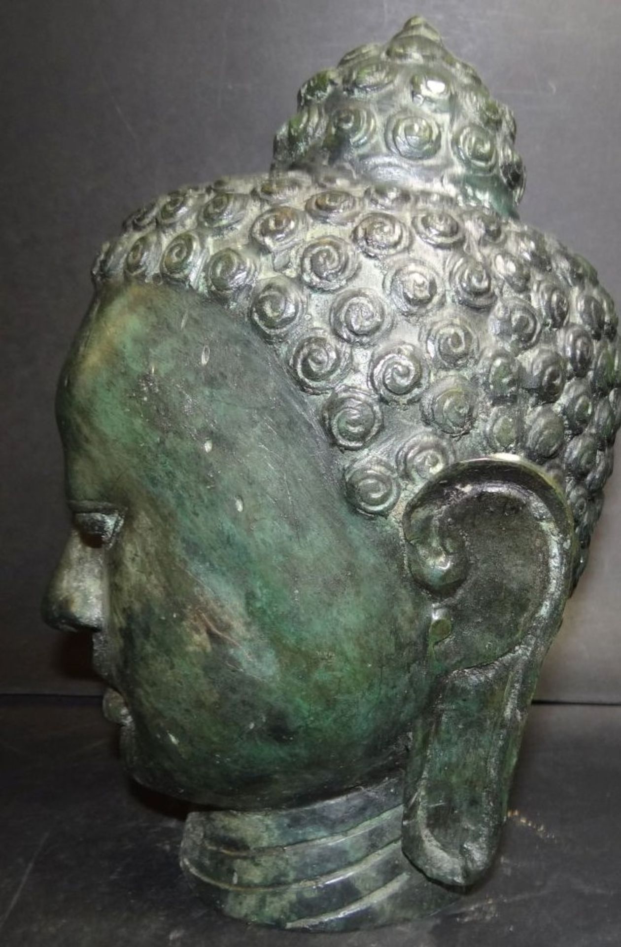 grosser Bronze Buddhakopf, hohl, patiniert, H-24 cm, Alters-u. Gebrauchsspuren- - -22.61 % buyer's - Bild 3 aus 6