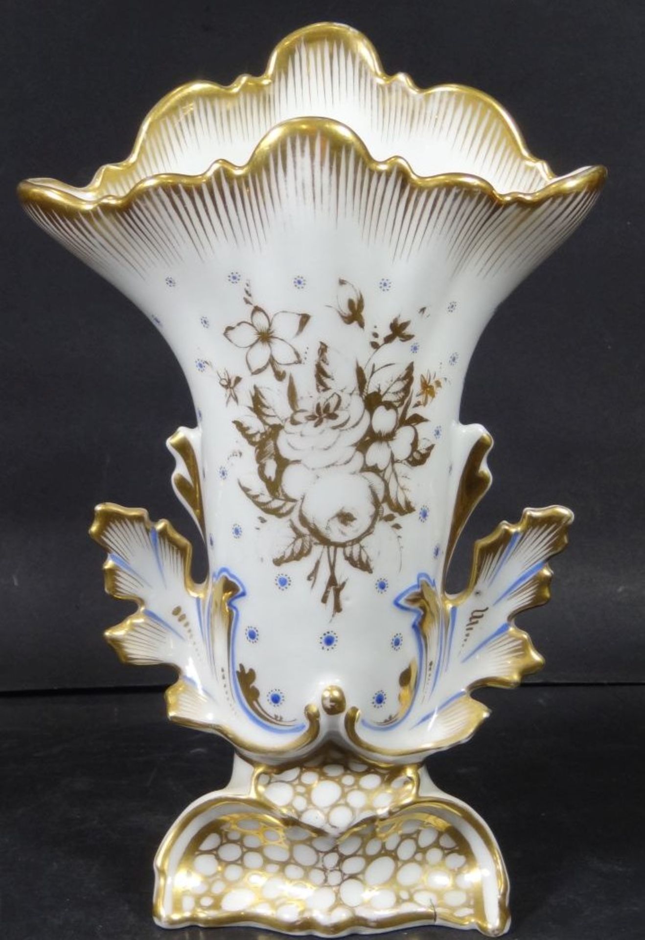 Biedermeier-Vase, mit Golddekor, leicht berieben, H-23 cm, B-15 cm- - -22.61 % buyer's premium on