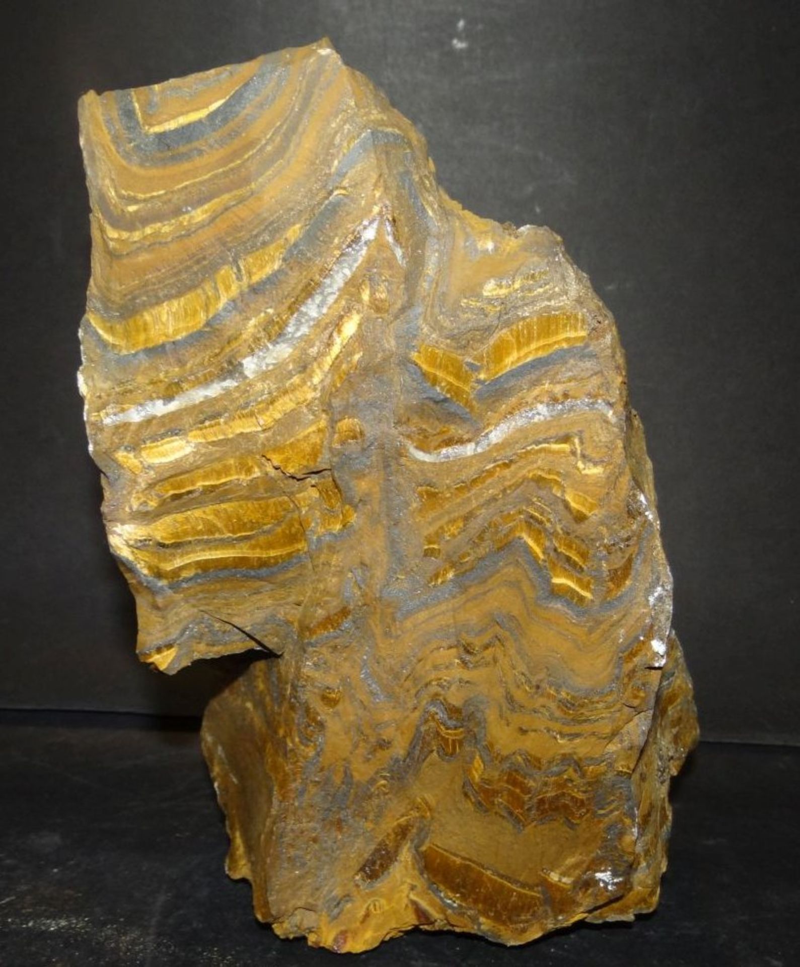 grosses Stück Mineral?, 19x13 cm, 2,5 k- - -22.61 % buyer's premium on the hammer priceVAT margin - Bild 2 aus 3
