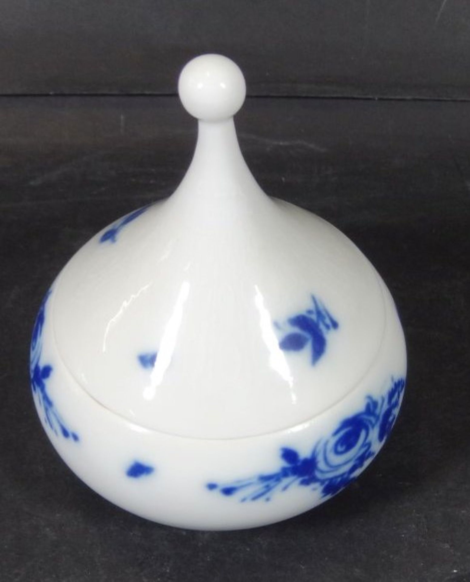 Deckeldose und kleine Schale "Rosenthal" Blaue Rosen, Entw. B. Winblad, H-10 cm, D-Teller 12,5 cm- - - Bild 3 aus 9