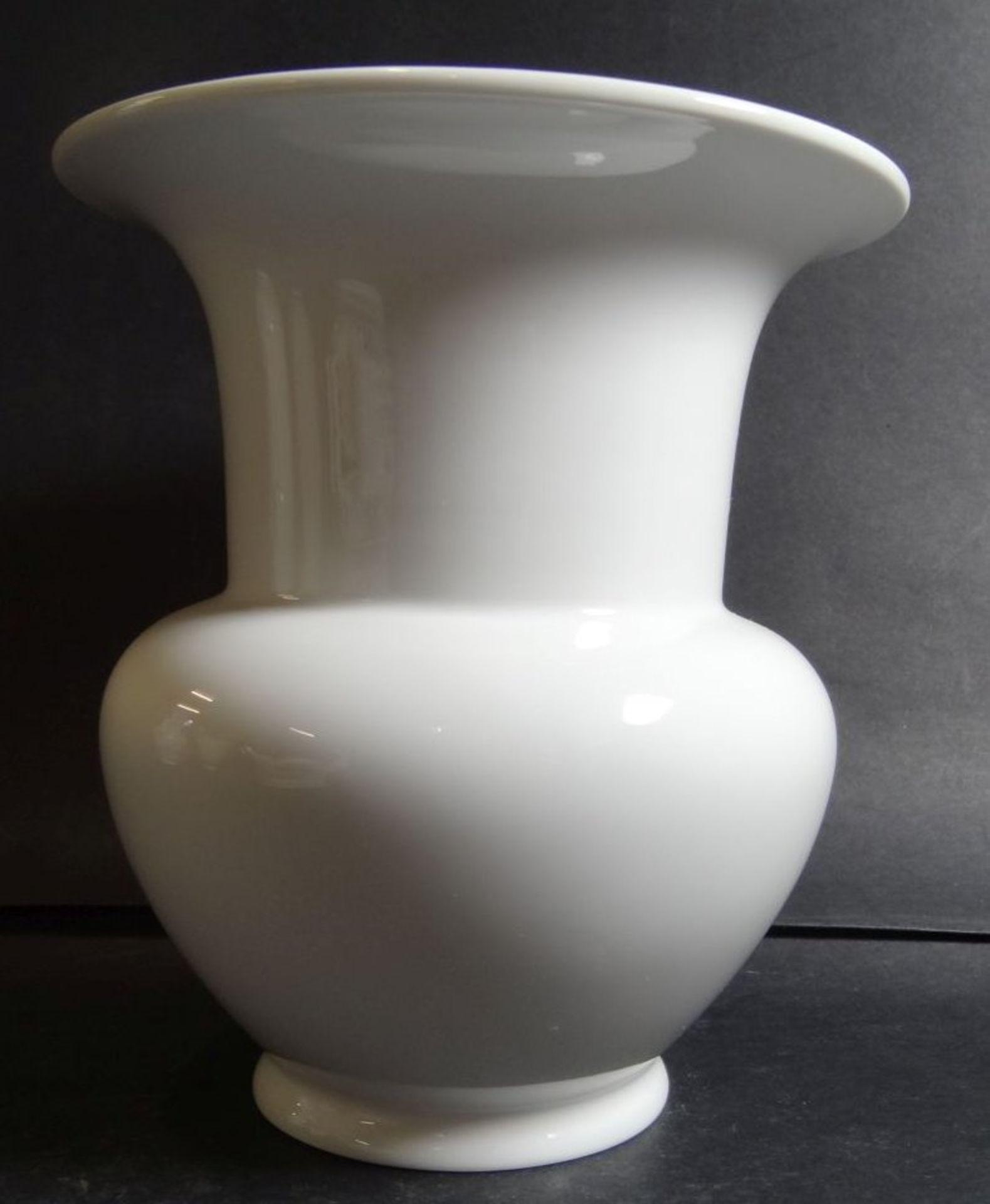 Vase "KPM" Berlin, weiss, H-14,5 cm- - -22.61 % buyer's premium on the hammer priceVAT margin
