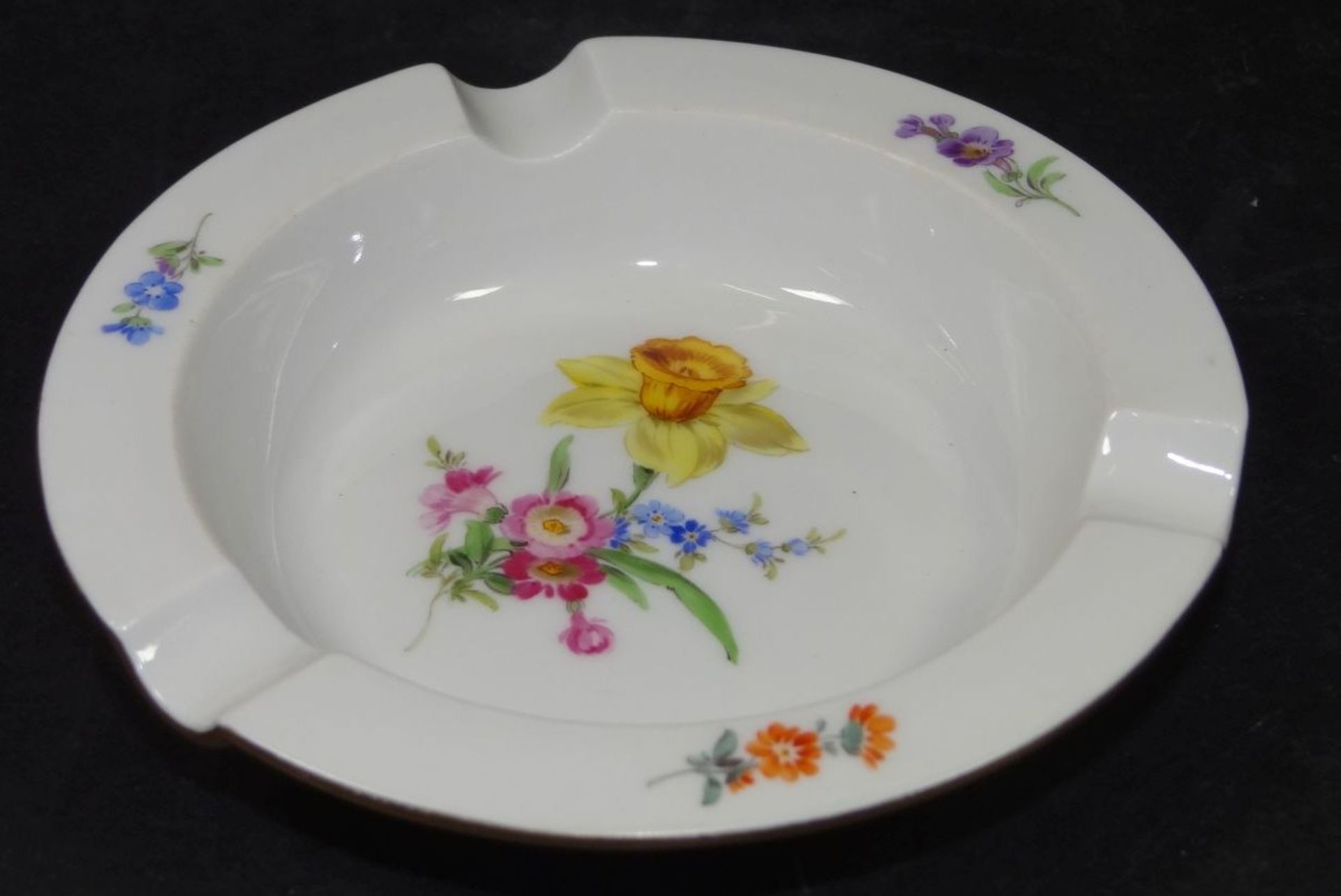 Aschenbecher "Meissen" Deutsche Blume, Schwertermarke durchschliffen, D-12 cm- - -22.61 % buyer's - Bild 3 aus 4