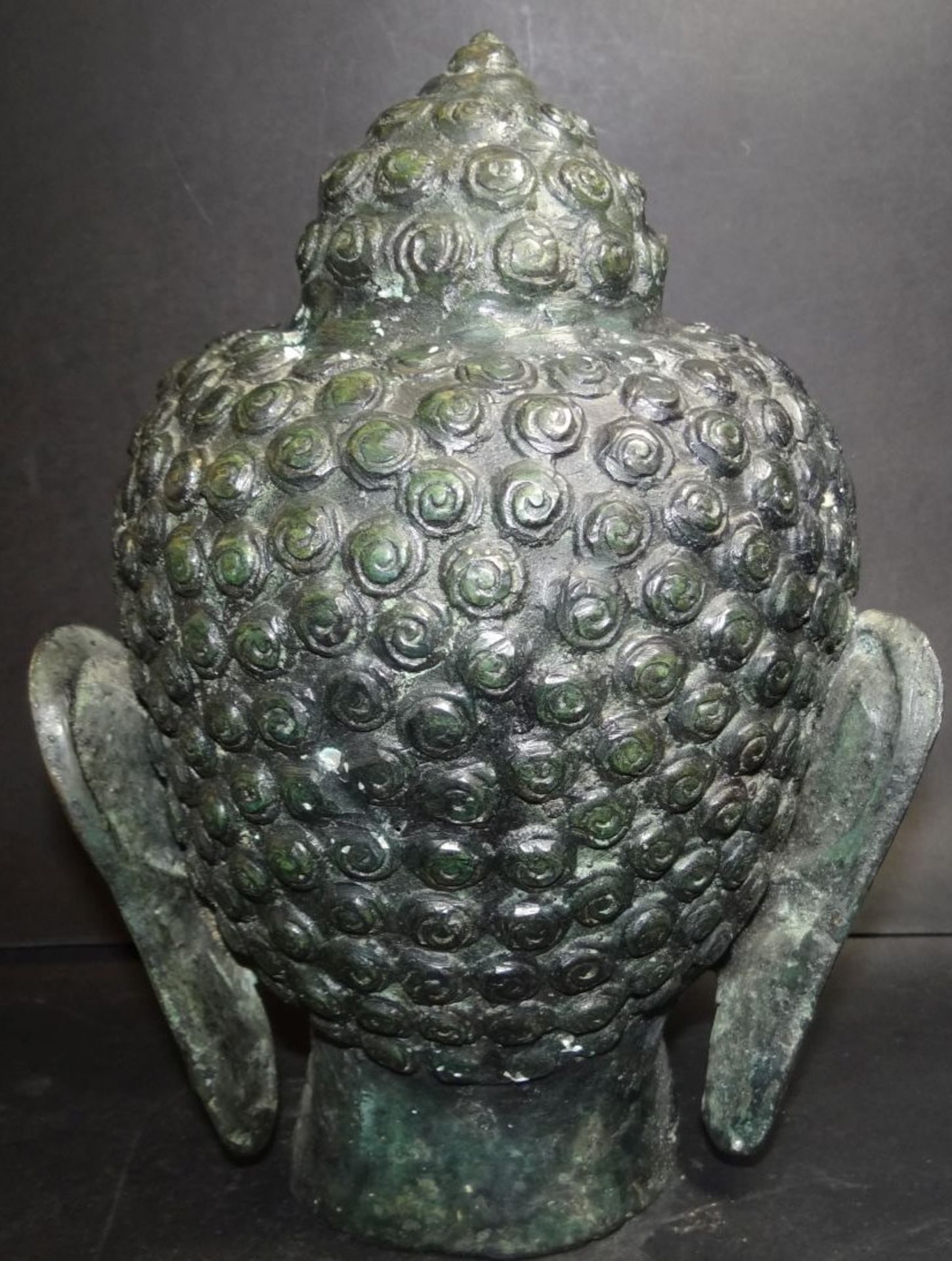 grosser Bronze Buddhakopf, hohl, patiniert, H-24 cm, Alters-u. Gebrauchsspuren- - -22.61 % buyer's - Bild 4 aus 6