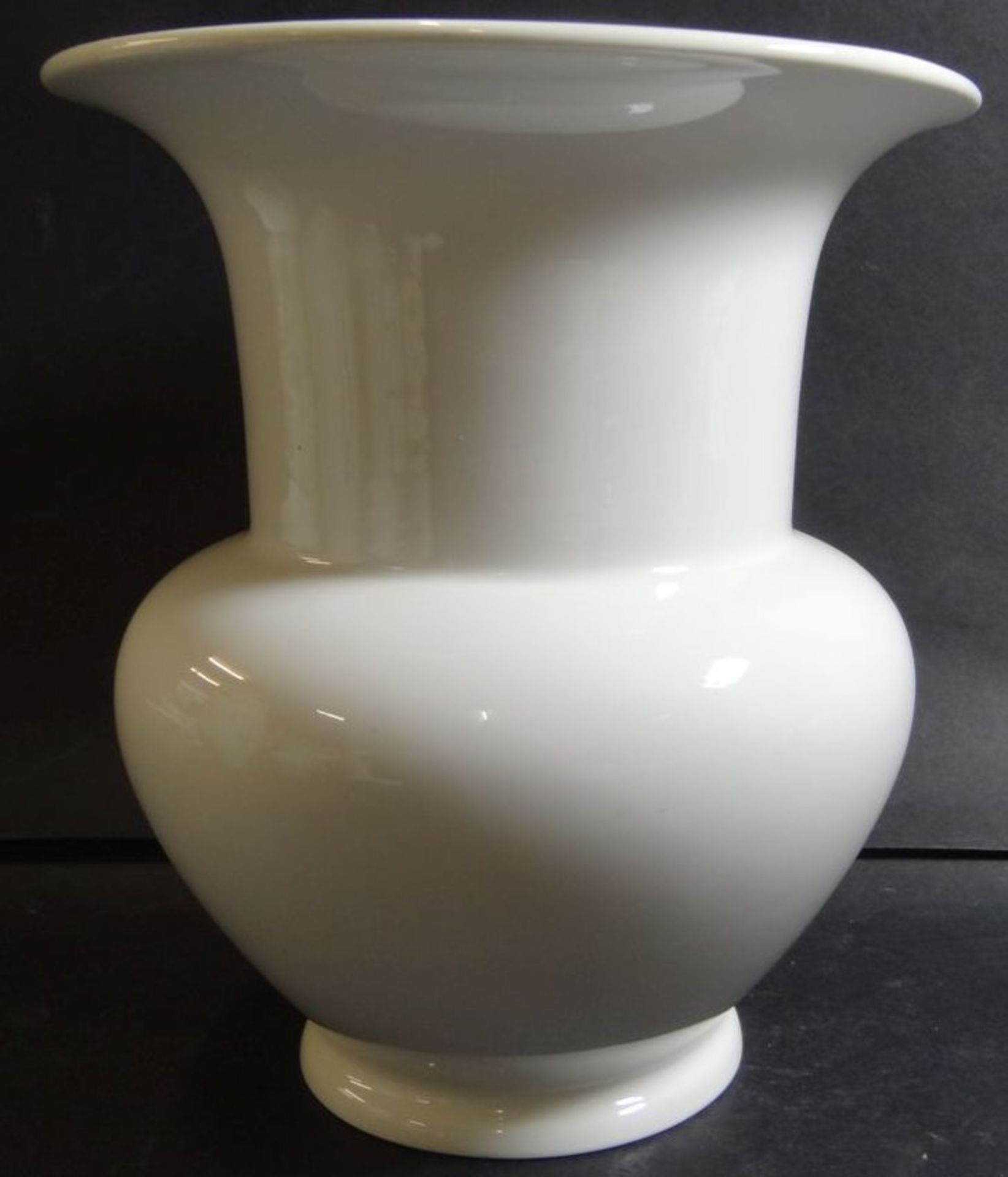 Vase "KPM" Berlin, weiss, H-19 cm, D-16 cm- - -22.61 % buyer's premium on the hammer priceVAT margin