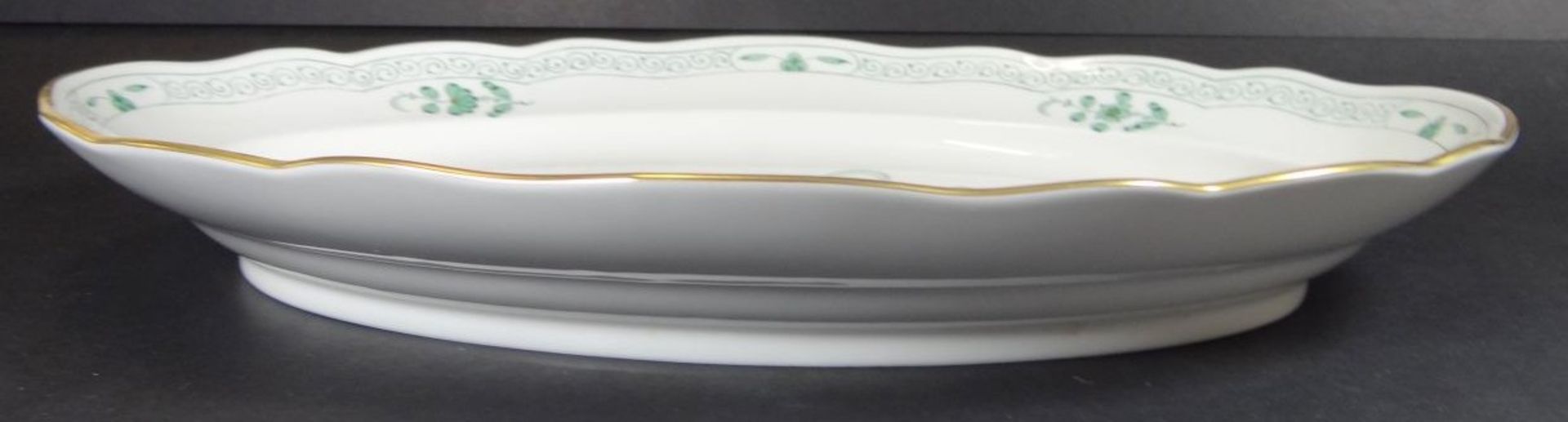 grosse ovale Platte "Meissen" indisch grün/gold, 1.Wahl, 35x26 c- - -22.61 % buyer's premium on - Bild 2 aus 4