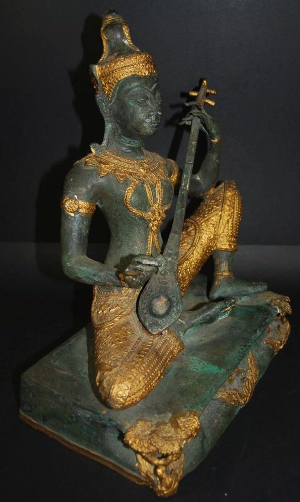 grosse Bronze Tempelmusiker mit Sitar, tw. feuervergoldet , H-31 cm, 24x16 cm- - -22.61 % buyer's - Bild 3 aus 6