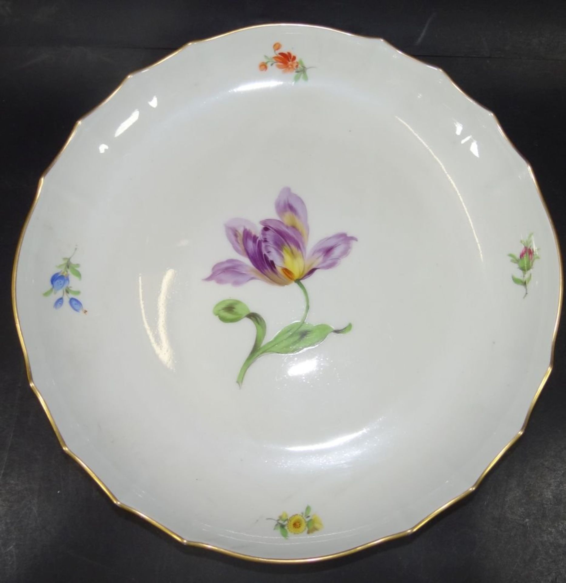 gr. Kuchenschale "Meissen" Blumenmalerei, D-27 cm, Schwerter durchschliffen- - -22.61 % buyer's