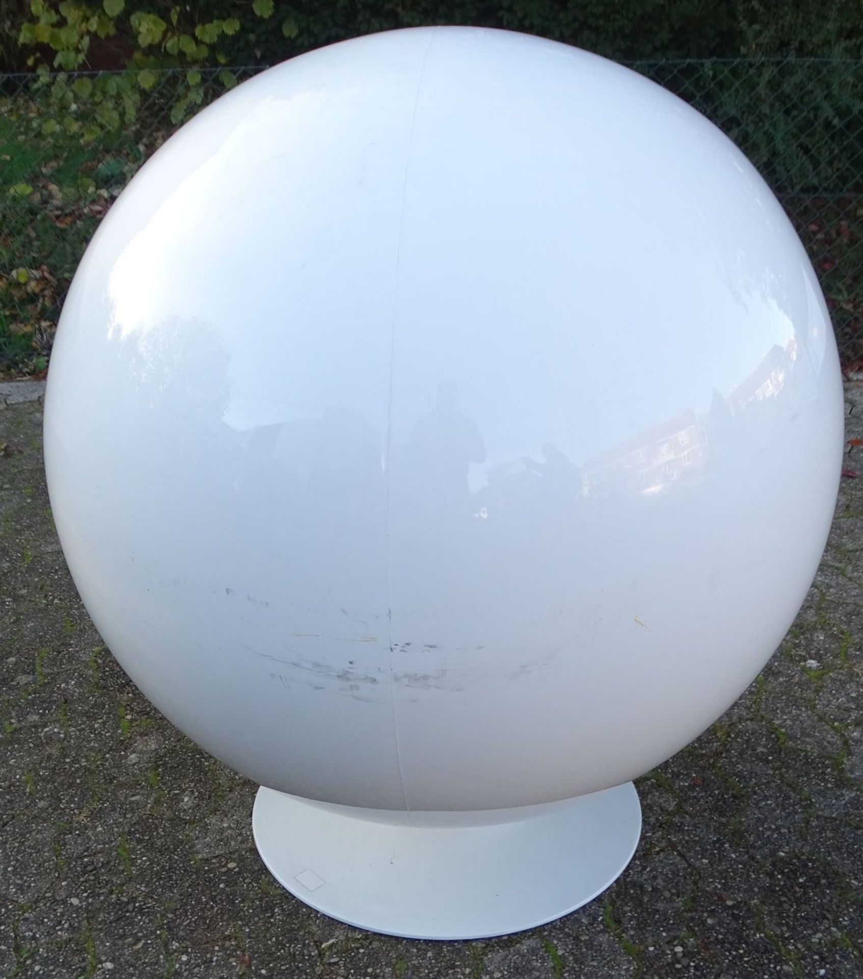 Eero Aarnio, Sessel 'Ball chair', 1963-65 Sessel , H. 125 cm, Ø 110 cm. Schild "Adelta ,made in - Bild 3 aus 6