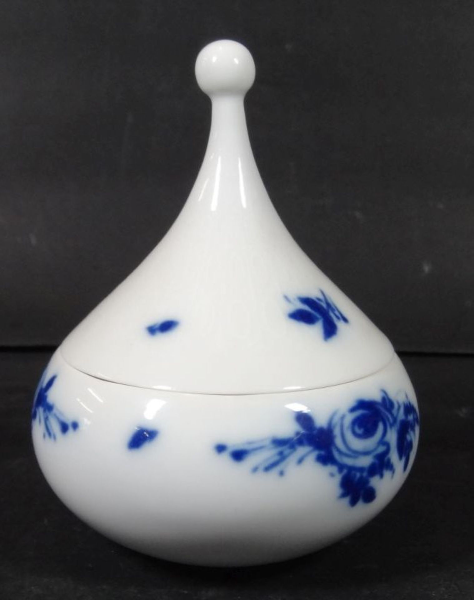 Deckeldose und kleine Schale "Rosenthal" Blaue Rosen, Entw. B. Winblad, H-10 cm, D-Teller 12,5 cm- - - Bild 2 aus 9