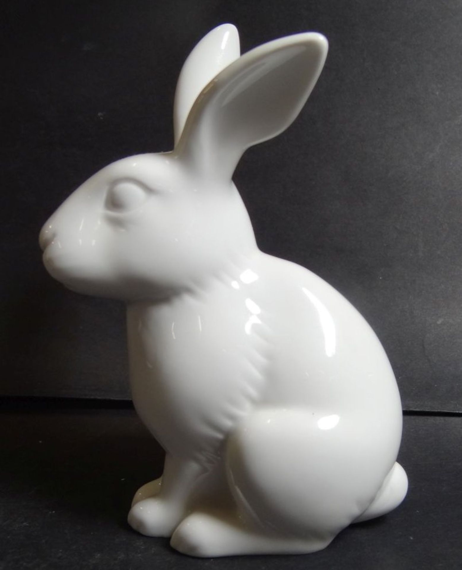 sitzender Hase von "KPM" Berlin, weiss, H-12 cm- - -22.61 % buyer's premium on the hammer priceVAT