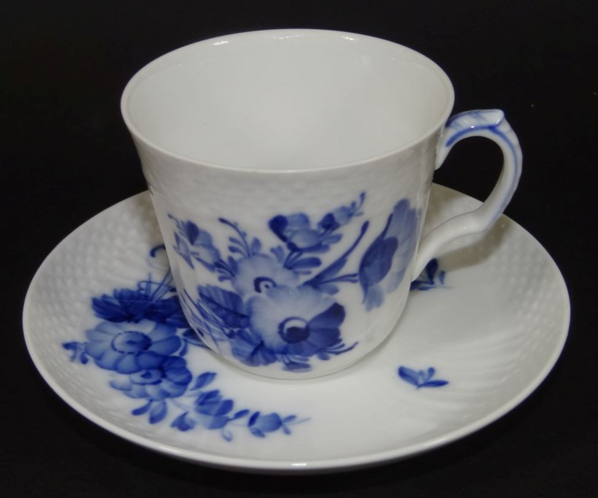 Mokkakanne mit 7 Mokkatassen, 6 U.T. (2x davon mit Chips) "Royal Copenhagen" blaue Blume, 14 - Bild 6 aus 8