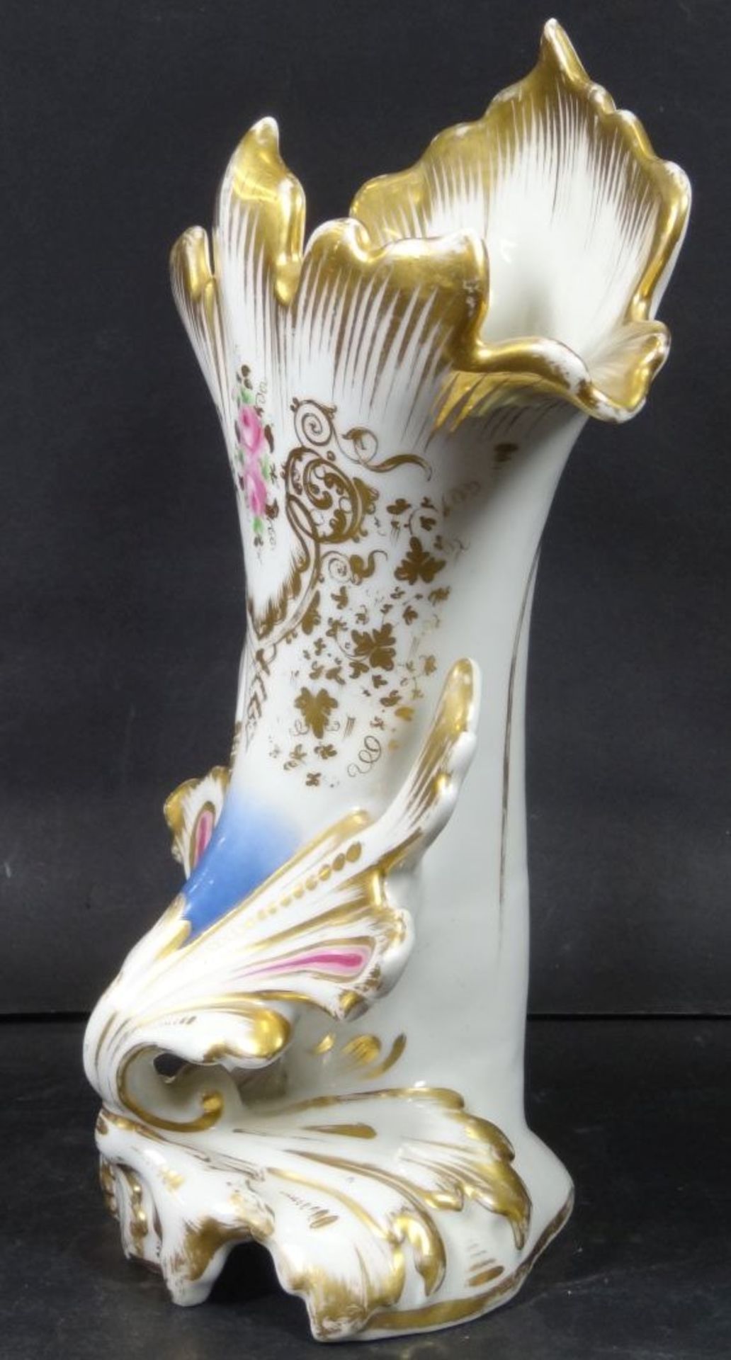 Biedermeier-Vase, Rosen-und Golddekor, H-25 cm, B-16 cm, kurzer Brandriss unten- - -22.61 % buyer' - Bild 4 aus 8