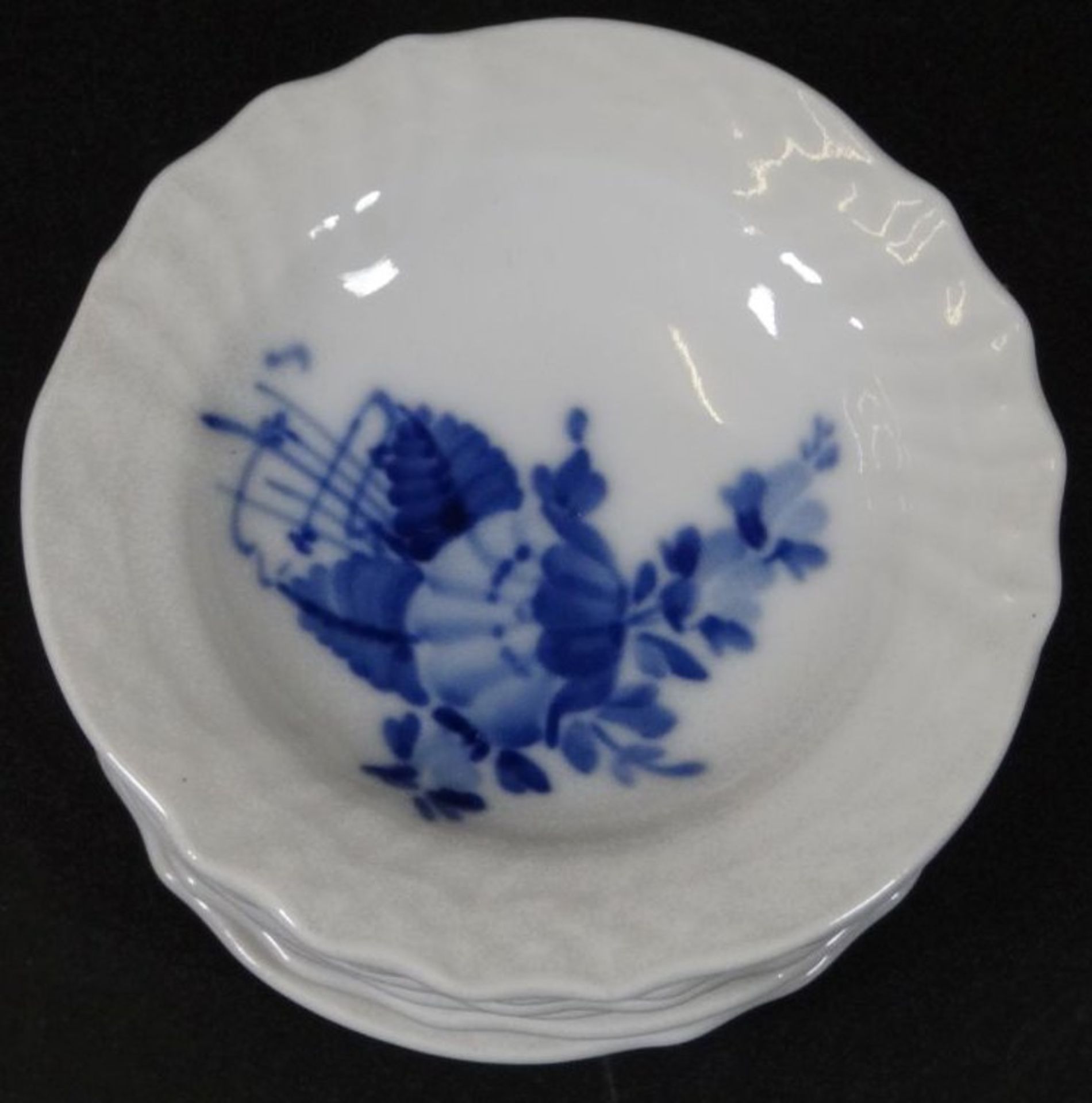 6 kl.Schälchen "Royal Copenhagen" blaue Blume, für Teebeutel etc., D-7- - -22.61 % buyer's premium - Bild 3 aus 5