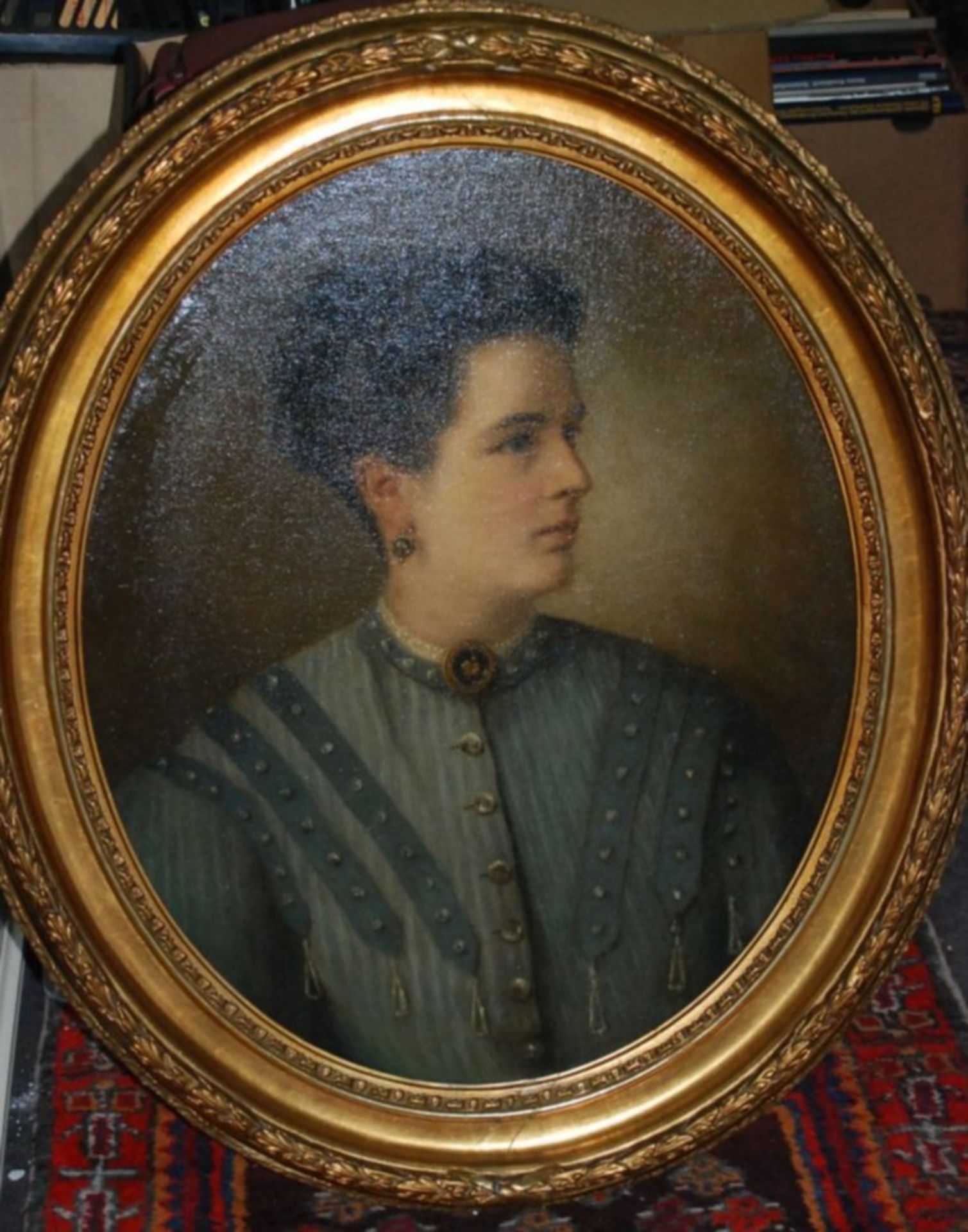 anonymes, ovales Portrait einer jungen Frau, Öl/Platte , gut gerahmt, RG 80x68 c- - -22.61 % buyer's - Bild 3 aus 4