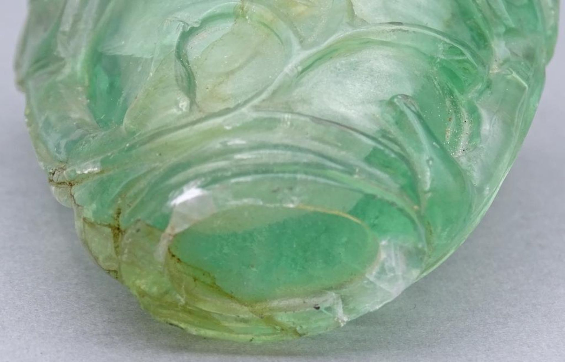 grosse Snuffbottle, China um 1900, grüner Fluorit mit Beinlöffel, H-8 cm, B-5,5 cm, mit Karte, - Image 6 of 8