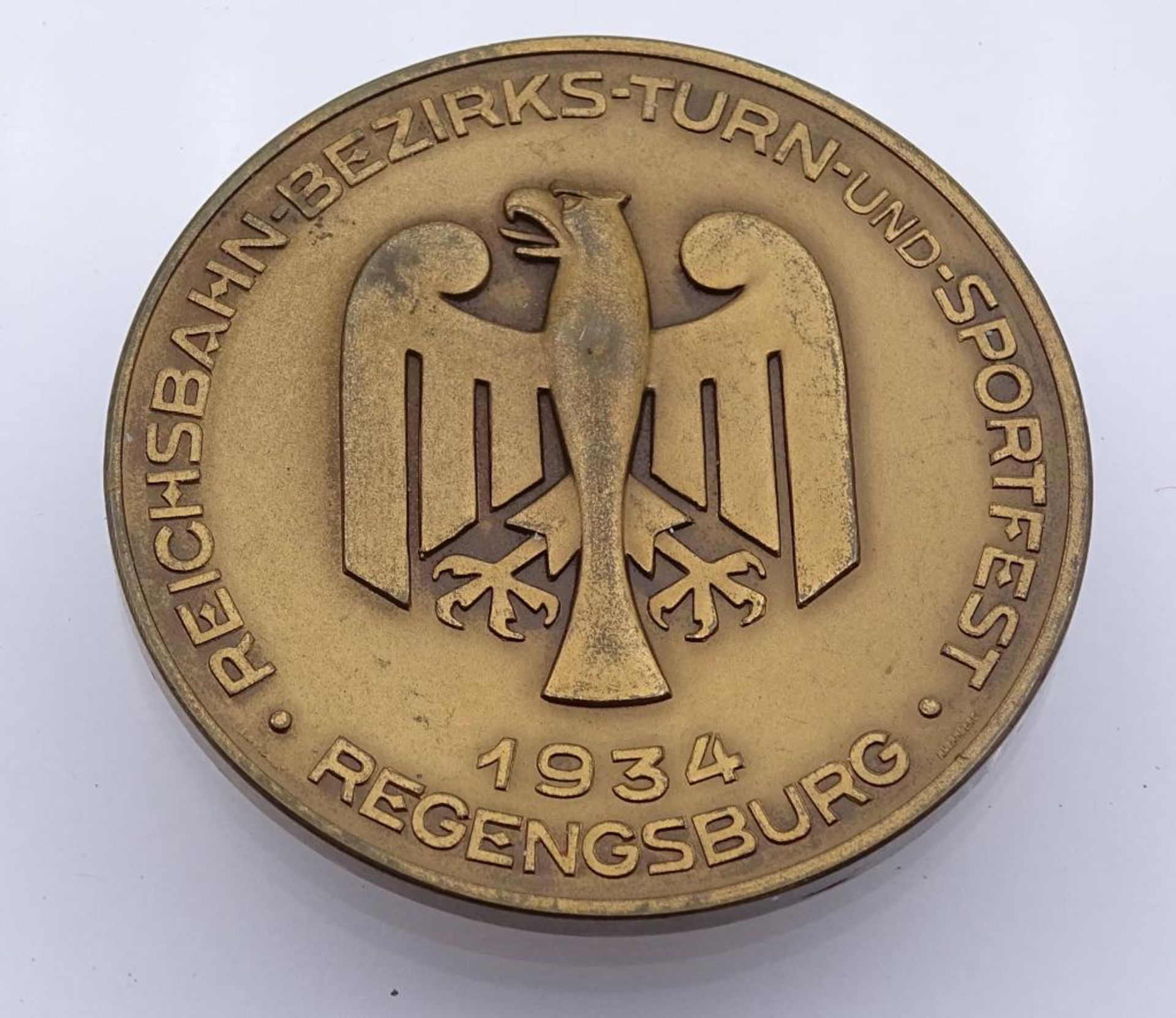 Runde Plakette "Dem Sieger", Reichsbahn Bezirks Turn und Sportfest Regensburg 1934,d- 5,0cm- - -22. - Bild 2 aus 2