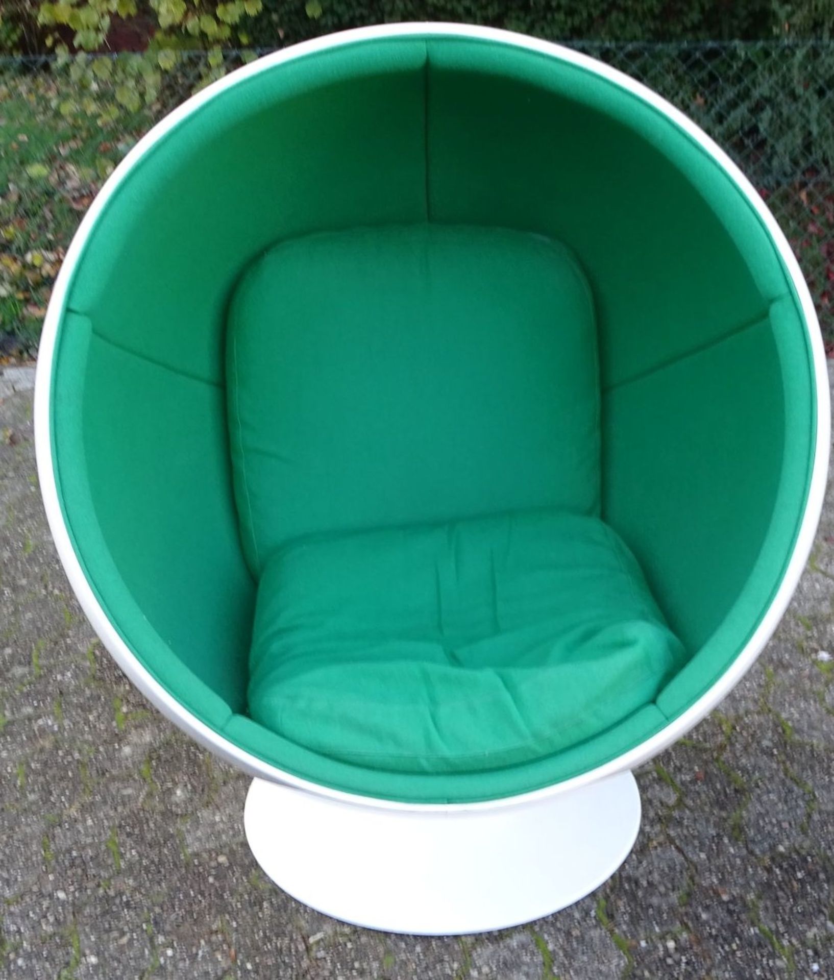 Eero Aarnio, Sessel 'Ball chair', 1963-65 Sessel , H. 125 cm, Ø 110 cm. Schild "Adelta ,made in