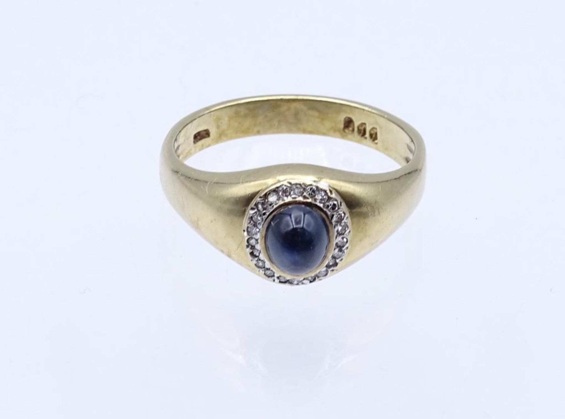 333er GG Ring mit Saphir Cabochon und Diamanten, 3,0gr., RG 57- - -22.61 % buyer's premium on the - Bild 2 aus 4