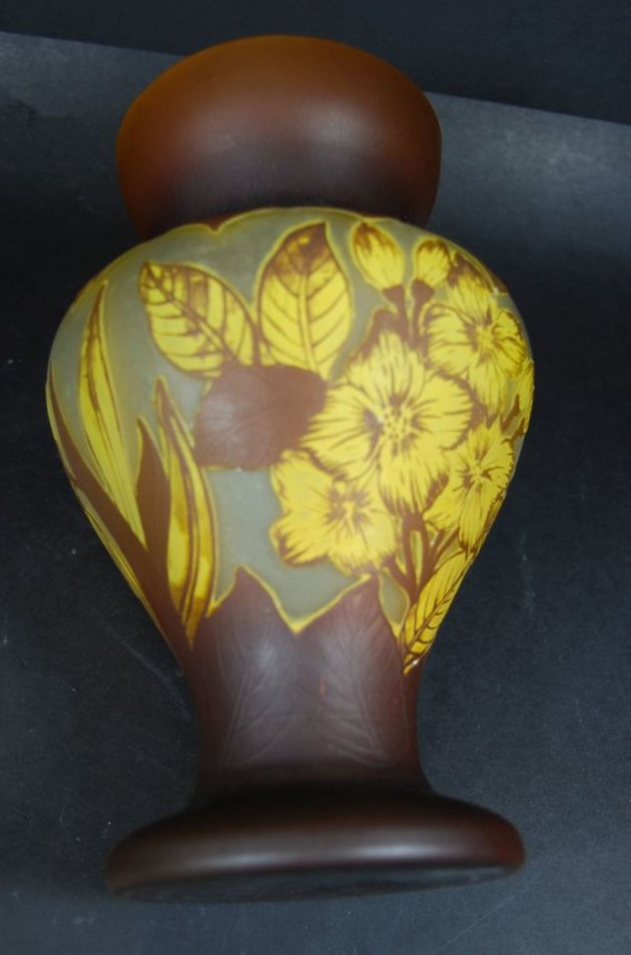 Jugendstil-Vase, signiert Tip Gallè, überfangen und geschnittenes florales Dekor, Mitte 20.Jhd., H- - Bild 2 aus 7