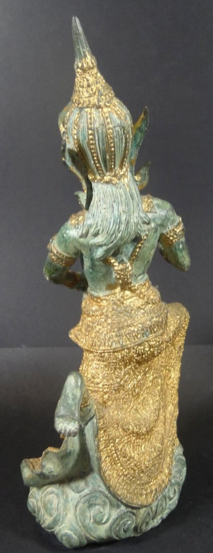 Bronze Tempeltänzerin mit Tamburin, feuervergoldet,Alters-u. Gebrauchsspuren, ein loch im Arm, H- - Bild 3 aus 8