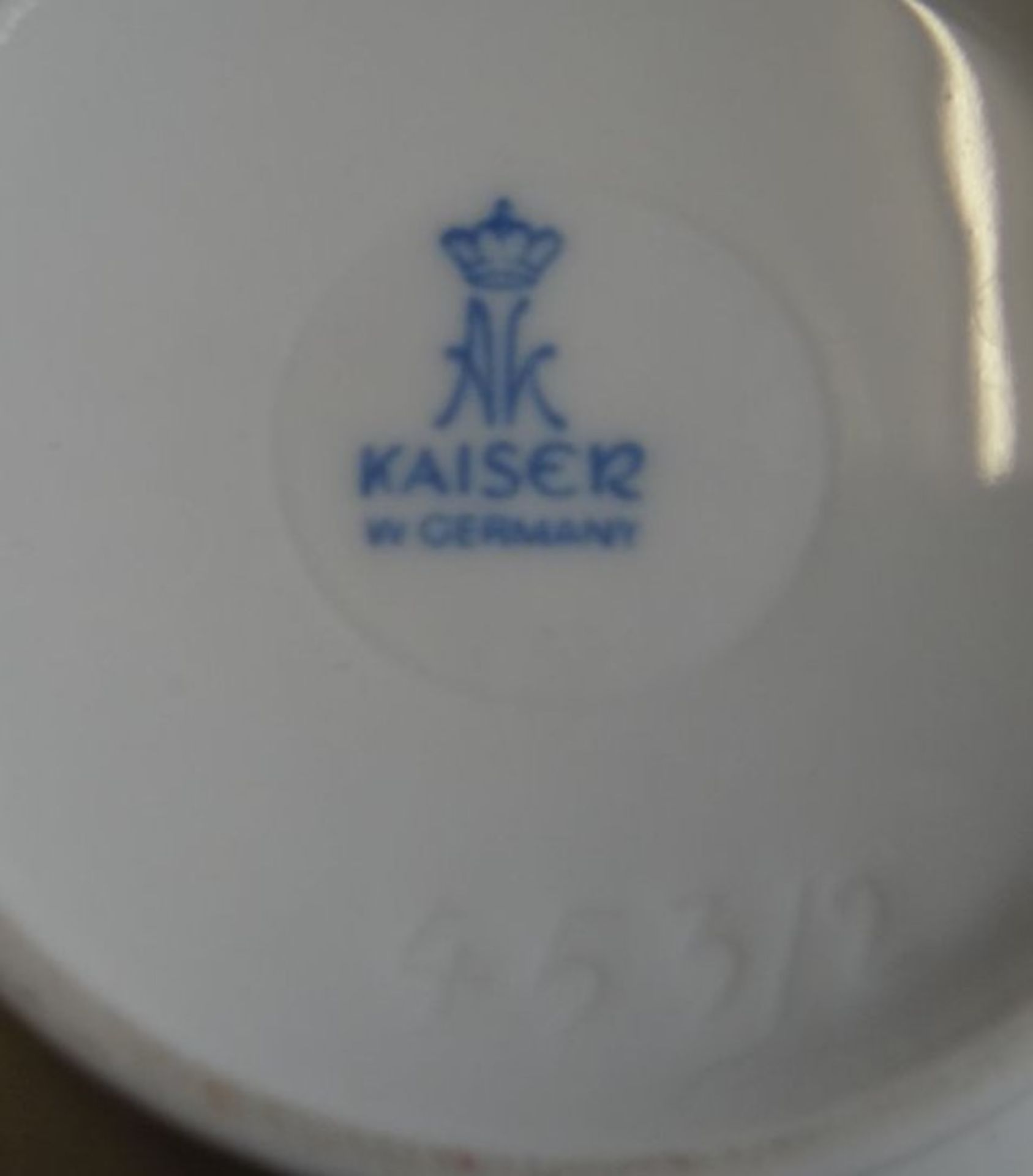 Vase "Kaiser" weiss, H-17 cm- - -22.61 % buyer's premium on the hammer priceVAT margin scheme, VAT - Bild 4 aus 4
