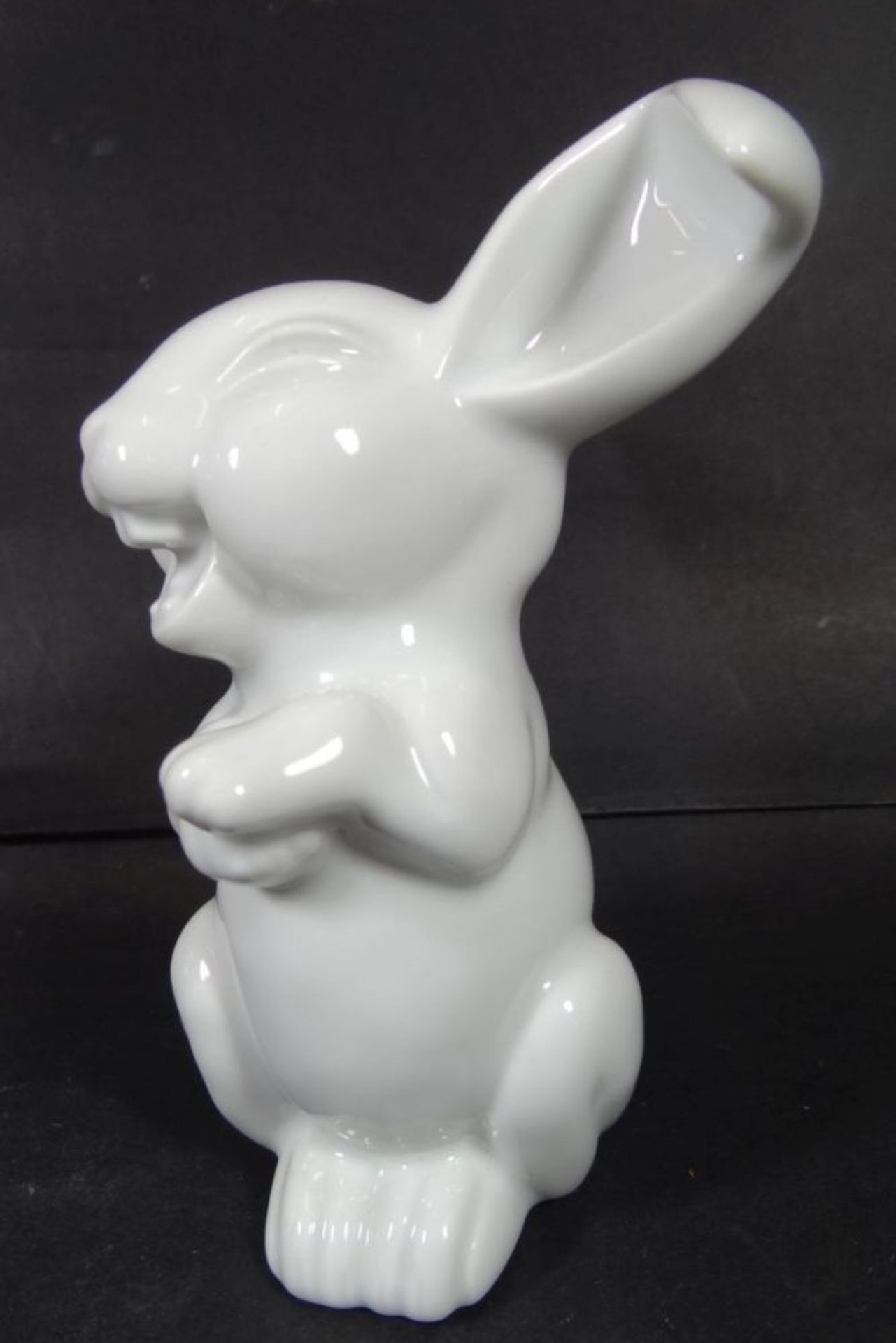 grosser lachender Hase "Rosenthal" weiss, H-13 cm- - -22.61 % buyer's premium on the hammer priceVAT - Bild 2 aus 4