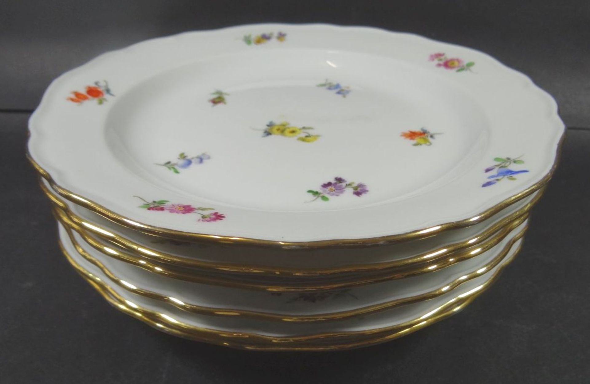 6 Mittel- Teller "Meissen" Streublümchen, Scherter durchschliffen, D-90 c- - -22.61 % buyer's - Bild 2 aus 6