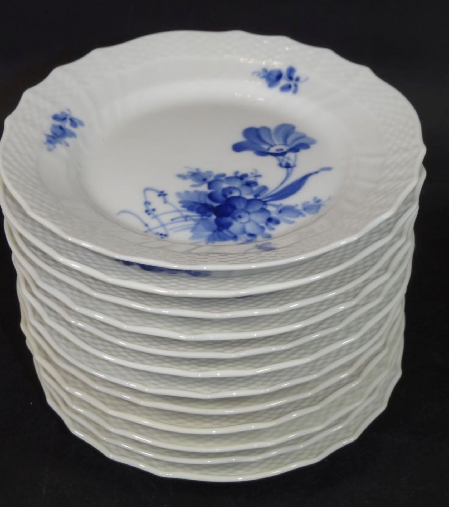 12 Gebäckteller bzw. Beilagenteller "Royal Copenhagen" blaue Blume, D-15,5 c- - -22.61 % buyer's