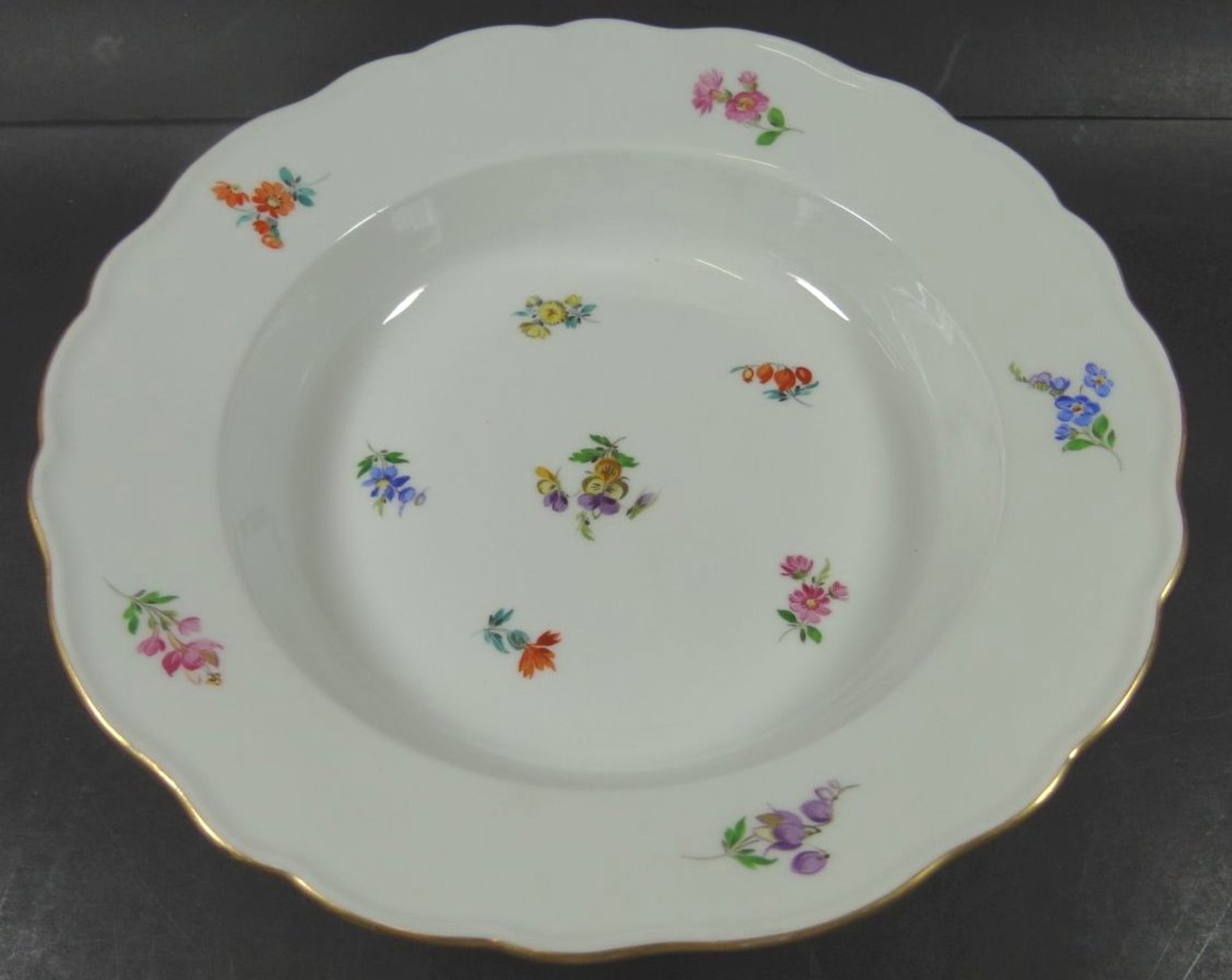 6 tiefe Teller "Meissen" Streublümchen, alle 1.Wah- - -22.61 % buyer's premium on the hammer - Bild 4 aus 6